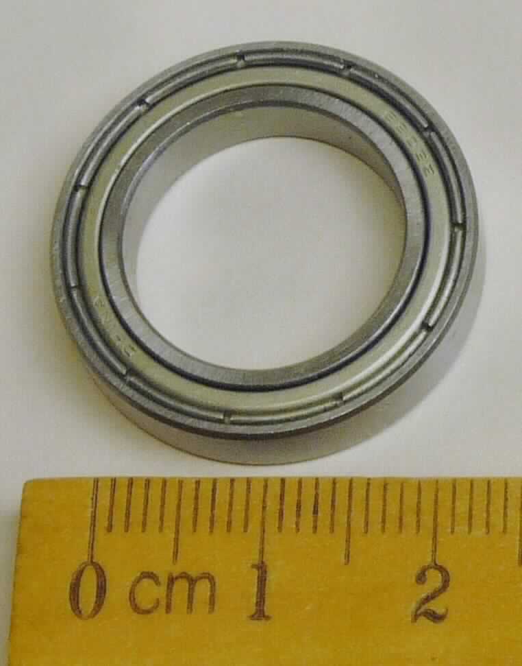 Es handelt sich gemäß Antragsangaben bei dem sog. "Drumbearing (Kugellager), Nr.: XRX-013E37140" um ein einreihiges Kugellager mit einem Außen- und Innenring aus Stahl, einem Außendurchmesser von 26 mm, einem Bohrungsdurchmesser von 17 mm und einer Breite von 5 mm.
Das Kugellager wird in Fotokopiergeräte (Achse) eingebaut.

Die Ware ist als "Wälzlager, Kugellager mit einem größten äußeren Durchmesser von 30 mm oder weniger" einzureihen.