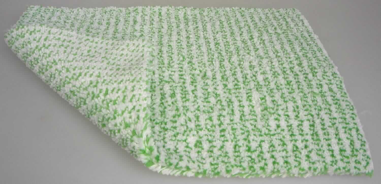 Plüschgewebe, sog. Reinigungstuch, Foto siehe Anlage,
- rechteckig, mit den Abmessungen von laut Antrag 18 cm x 24 cm,
- laut Untersuchungsergebnis:
-- Kettplüsch,
-- an drei Rändern heiß geschnitten (nicht konfektioniert, somit keine Ware der Position 6307),
- mit einem Grund und einem Flor aus 100 % Chemiefasern (laut Antrag: 100 % Polyester bzw. 69 % Polyester und
  31 % Lyocell),
- aufgeschnitten.

"Plüsch, gewebt, keine Ware der Positionen 5802 oder 5806, aus Chemiefasern, Kettsamt"