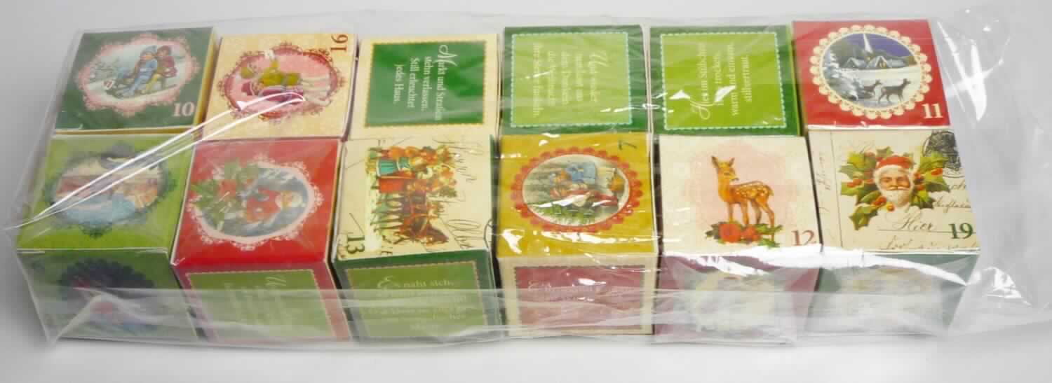 Teebeutel, 12 Sorten, aufgemacht als Adventskalender

Eine Abbildung des Adventskalenders und Muster der 12 Sorten mit Angaben zur Zusammensetzung wurden 
vorgelegt. 

Beschaffenheit der vorgelegten Warenmuster: 
Mit Klarsichtfolie umhüllte, buntbedruckte, würfelförmige Faltschachteln mit Aufdruck einer Zahl von 1 bis 24, 
Kantenlänge ca. 3,5 cm; auf je 2 Flächen die Abbildung weihnachtlicher Motive, der Aufdruck weihnachtlicher Verse 
und Angaben zu der Ware, u. a. die Warenbezeichnung, ein Zutatenverzeichnis, ein Zubereitungshinweis und die 
Inhaltsmenge (2 g); darin jeweils ein pyramidenförmiger Filterbeutel aus Kunstfasern.

Inhalt:
- 3 Filterbeutel mit grünem, schwarzem oder aromatisiertem schwarzem Tee
- 1 Filterbeutel mit zerkleinerten Pfefferminzblättern
- 1 Filterbeutel mit Rooibostee
- 5 Filterbeutel mit Mischungen auf Grundlage von grünen oder schwarzen Teeblättern
- 1 Filterbeutel mit aromatisiertem Rooibostee
- 1 Filterbeutel mit einer aromatisierten Früchteteemischung

Gemäß Antragsangaben / Abbildung sind 3 Filterbeutel mit aromatisiertem schwarzem Tee und jeweils 2 Filter-
beutel der anderen Sorten in eine grüne Schachtel mit Aufdruck weihnachtlicher Motive und der Warenbezeichnung 
(s. Feld 8) zur Verwendung als Adventskalender abgepackt.

Es liegt eine Warenzusammenstellung aus Waren der Positionen 0902 (7 Filterbeutel), 1211 (2 Filterbeutel), 1212 
(2 Filterbeutel), 2101 (10 Filterbeutel) und 2106 der KN (4 Filterbeutel) in Aufmachung für den Einzelverkauf zur 
Verwendung als Adventskalender vor. Die Waren der Position 2101 der KN bestimmen aufgrund ihrer Menge den 
Charakter der Warenzusammenstellung, sie ist daher gem. AV 3b) dieser Position zuzuweisen. Nach den hier vor-
liegenden Rezepturangaben (s. Feld 8) wurde keiner Sorte Milchfett, Milchprotein, Saccharose, Isoglucose, Stärke 
oder Glucose zugesetzt; es überwiegen die Sorten, die natürlicherweise weniger als 5 GHT Saccharose oder Iso-
glucose und weniger als 5 GHT Glucose oder Stärke aufweisen.

Zubereitung auf der Grundlage von Tee, kein Milchfett und kein Milchprotein enthaltend, weniger als 5 GHT Sac-
charose oder Isoglucose und weniger als 5 GHT Glucose oder Stärke enthaltend.
