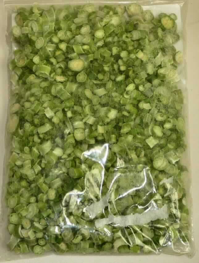 Gefriergetrocknete Spargelstücke

Antragsangaben: 
Spargel freeze-dried 

Die Spargelstücke werden aus frischem grünem Spargel durch Blanchieren, Zerkleinern und anschließendes Gefriertrocknen hergestellt. Zusätze werden nicht verwendet. 

Beschaffenheit des vorgelegten Warenmusters:
Getrocknete, grünliche, scheibenförmige Abschnitte von grünem Spargel mit unterschiedlichem Durchmesser; Geschmack arttypisch nach grünem Spargel, ohne Kochgeschmack. 

Gemüse, getrocknet, grüner Spargel, in Stücke geschnitten, jedoch nicht weiter zubereitet