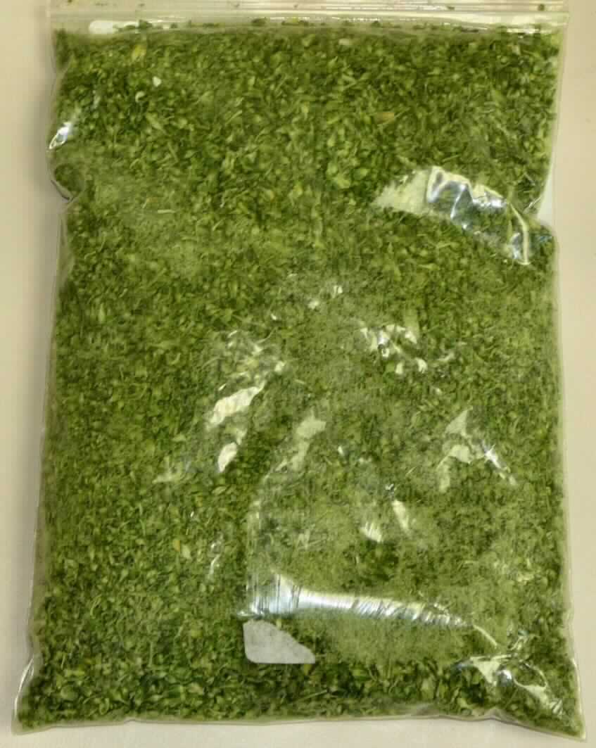 Gefriergetrocknete Broccolistücke

Antragsangaben: 
Broccoli freeze-dried 

Die Broccolistücke werden aus frischem Broccoli durch Zerkleinern, Blanchieren und anschließendes Gefriertrocknen hergestellt. Zusätze werden nicht verwendet. 

Beschaffenheit des vorgelegten Warenmusters:
Getrocknete, kleine, grünliche Stücke von Broccoli; Geschmack arttypisch nach Broccoli, ohne Kochgeschmack. 

Gemüse, getrocknet, Broccoli, zerkleinert, jedoch nicht weiter zubereitet
