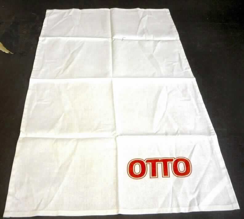 Küchenwäsche, sog. Geschirrtuch, Foto siehe Anlage,
- rechteckig; mit den Abmessungen von ca. 49 cm x 81 cm,
- aus einfarbigen Geweben aus laut Antrag Baumwolle,
- an den Rändern durch Umschlagen und Festnähen gesäumt (somit konfektioniert),
- mit einem Firmenlogo maschinell bedruckt,
- wird üblicherweise gewaschen.

"Küchenwäsche, aus Spinnstoffen, nicht aus Frottierware, aus Baumwolle, nicht nach dem Batik-Verfahren 
 handbedruckt"