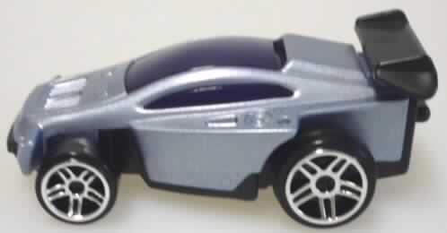 Anderes als zuvor in der Position 9503 erfasstes Spielzeug, mit eingebautem Motor, aus Kunststoff, sog. Motiv "Spectyte" der Serie "Mc Donald's - Hot Wheels 2009". 

Das futuristisch anmutende, im Wesentlichen bläuliche Fantasieauto besteht aus Kunststoff. Es hat eine Größe von ca. 8,3 x 4,3 x 2,7 cm (L x B x H) und verfügt über bewegliche Räder, einen schwarzen Heckspoiler sowie einen Rückziehmotor. 

Das Auto dient der spielerischen Unterhaltung und ist in einem Polyethylenbeutel verpackt.

Ein Bild der Ware befindet sich im Internet unter:
http://ec.europa.eu/taxation_customs/dds/ebticau_de.htm.