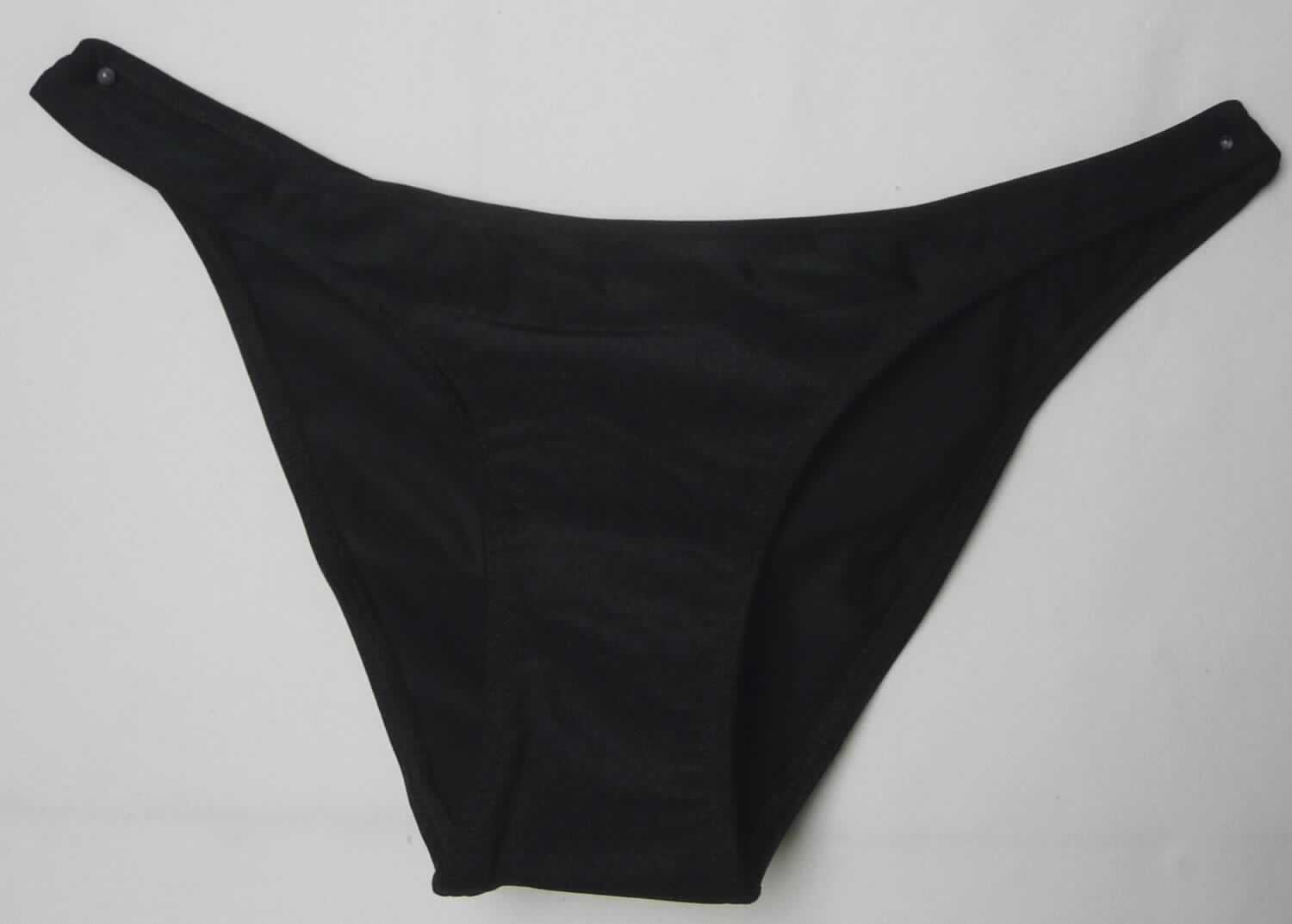 Badehose, sog. Badebekleidung für Frauen, Art. RNT12N, Größe S, Foto siehe Anlage,
- aus ca. 0,6 mm dicken, einfarbigen Gewirken aus laut Antrag 80 % Nylon und 20 % Elasthan (beides 
  synthetische Chemiefasern); keine Kautschukfäden enthaltend, die Elastizität ergibt sich durch die
  Verwendung von Elastomergarnen,
- in der Taille abschließend; ohne Öffnung und ohne Verschluss,
- mit hohen Beinausschnitten; aufgrund des Schnitts als Frauenkleidung erkennbar,
- durchgehend mit einem Gewirke unterlegt (Hygieneeinlage),
- das Kleidungsstück lässt nach Schnitt, Material und Ausstattung erkennen, dass es dazu bestimmt ist, 
  ausschließlich oder hauptsächlich als Badekleidung getragen zu werden.

"Badehose, aus Gewirken, für Frauen, aus synthetischen Chemiefasern, keine Kautschukfäden enthaltend"