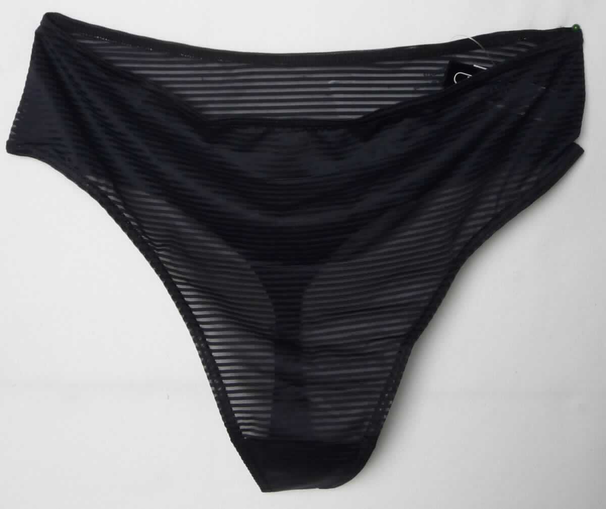Slip, sog. Tanga für Frauen, Art. RSAFY3279, Größe S, Foto siehe Anlage,
- aus ca. 0,4 mm dicken, einfarbigen, musterbildenden Gewirken aus laut Antrag 90 % Polyester und 10 % Elasthan 
  (beides synthetische Chemiefasern),
- als Tangaslip gearbeitet, an allen Rändern mit eingenähten, elastischen Bändern aus augenscheinlich 
  Kunststoff verstärkt,
- ohne Öffnung und ohne Verschluss,
- aufgrund des Schnitts eindeutig als Frauenkleidung erkennbar,
- mit hohen Beinausschnitten,
- im Schritt mit einer Hygieneeinlage ausgestattet,
- aufgrund der verwendeten Flächenerzeugnisse keine Ware des Kapitels 62.

"Slip, aus Gewirken, für Frauen, aus Chemiefasern"