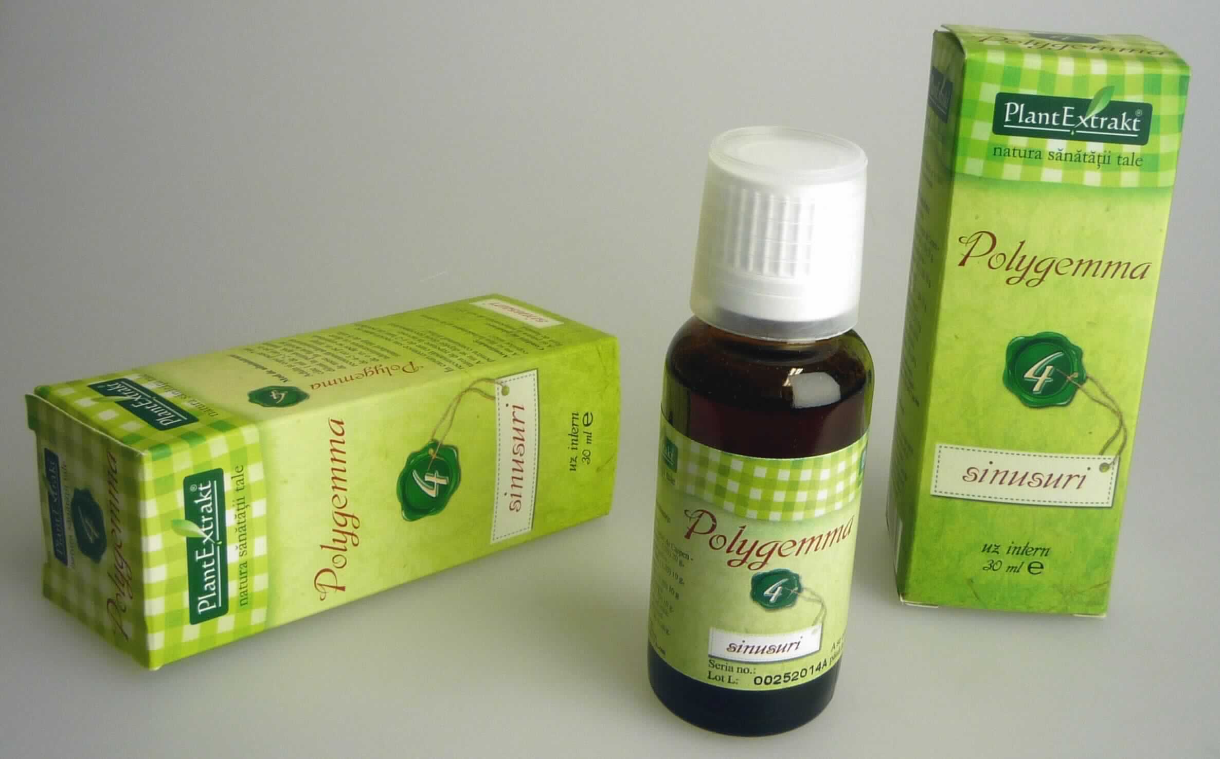 Alkoholhaltiger Pflanzenextrakt. 

Antragsangaben (als zutreffend unterstellt): Polygemma 4-Sinus; gemmotherapeutisches Produkt; Zusammensetzung: Hainbuche Knospen-Extrakt, Moorbirke Knospen-Extrakt, schwarze Erle Knospen-Extrakt und schwarze Johannisbeere Knospen-Extrakt; Alkoholgehalt: 30 %vol; Verwendungszweck: zur Linderung unangenehmer Symptome von Erkältungen; Dosierungsanleitung: in der Regel 2-3 mal pro Tag 1 ml einnehmen.

Beschaffenheit der vorgelegten Warenprobe: hellbraune, klare Flüssigkeit; Geschmack: alkoholisch, leicht süß, nach Pflanzenextrakt, unmittelbar trinkbar; Aufmachung: braune, etikettierte 30 ml-Glasflasche mit Schraubverschluss und aufgesetztem Dosierbecher, verpackt in einer mit Angaben in Rumänisch bedruckten Faltschachtel. 

Da die Ware nach den Angaben auf der Verpackung nicht zur Behandlung spezifischer Krankheiten, Leiden oder deren Symptome verwendet werden soll, kommt nach der ZAnm 1 zu Kapitel 30 eine Einreihung in die Position 3004 der KN nicht in Betracht.
Nach den Beschaffenheitsmerkmalen handelt es sich bei der Ware um eine für den menschlichen Genuss geeignete und bestimmte Flüssigkeit. Derartige Waren sind, auch wenn sie nur in geringen Mengen eingenommen werden sollen, als Getränk in das Kapitel 22 der KN einzureihen.

Anderes alkoholhaltiges Getränk, in Behältnissen mit einem Inhalt von 2 l oder weniger.