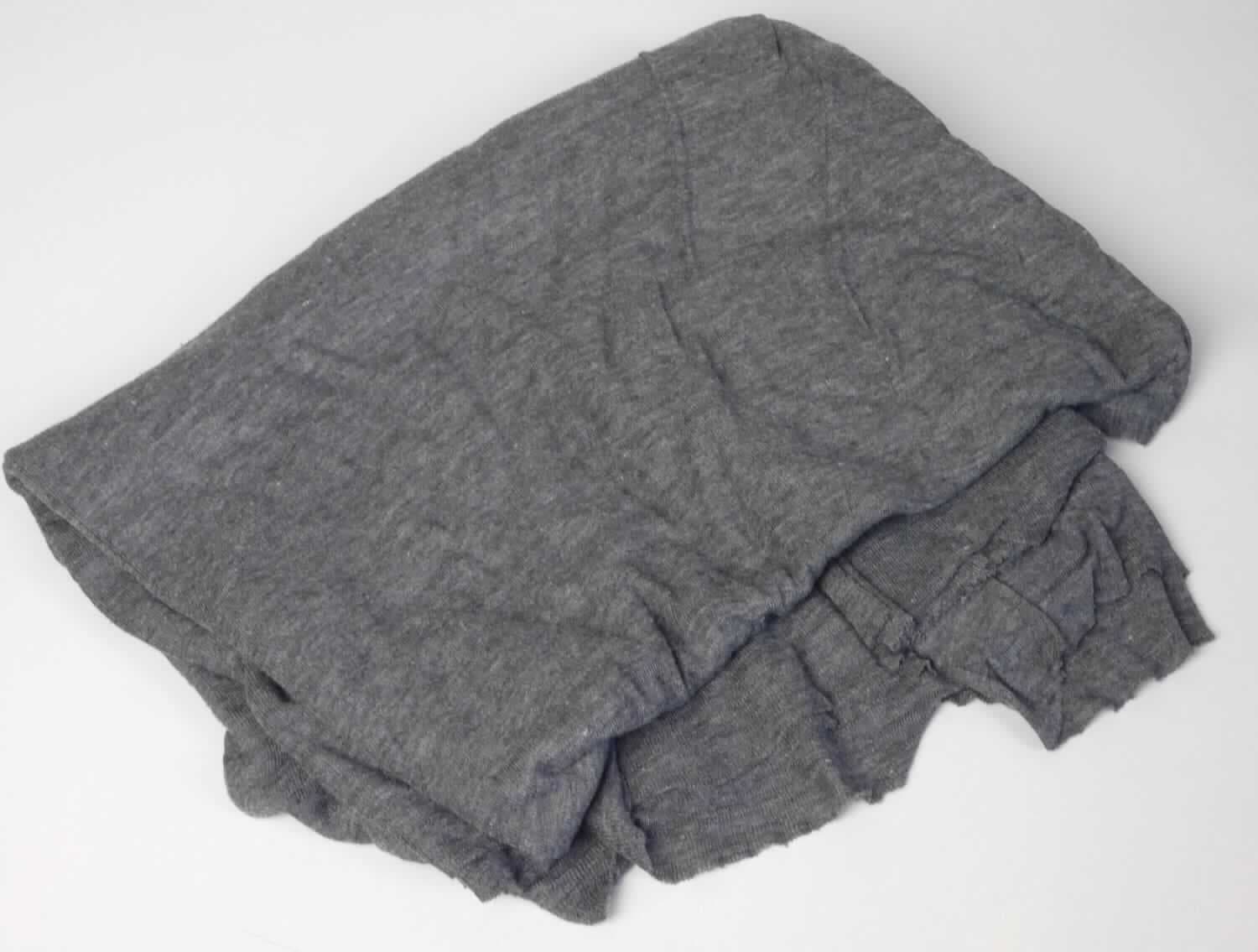 Schlauchgewirke, sog. gewirkter Schal, Art. RSA0503BURN, Foto siehe Anlage,
- flachliegend in den Abmessungen: ca. 125 cm x 75 cm,
- aus ca. 0,4 mm dicken, buntgewirkten Kuliergewirken (melierte Garne) aus laut Antrag 25 % Baumwolle und 
  50 % Polyester (synthetische Chemiefasern) und 25 % Rayon (künstliche Chemiefasern),
- ohne Flor- oder Schlingenoberfläche,
- keine Elastomergarne oder Kautschukfäden enthaltend,
- lediglich geschnitten und ohne Randbefestigungen (nicht konfektioniert; damit kein Bekleidungszubehör der 
  Position 6117),
- multifunktional verwendbar; kann z. B. als Schal, Kleid oder Rock getragen werden.

"Gewirke, anderes als in den Positionen 6001 bis 6005 genannte, aus synthetischen Chemiefasern, buntgewirkt,
 anderes als für Vorhänge und Gardinen"