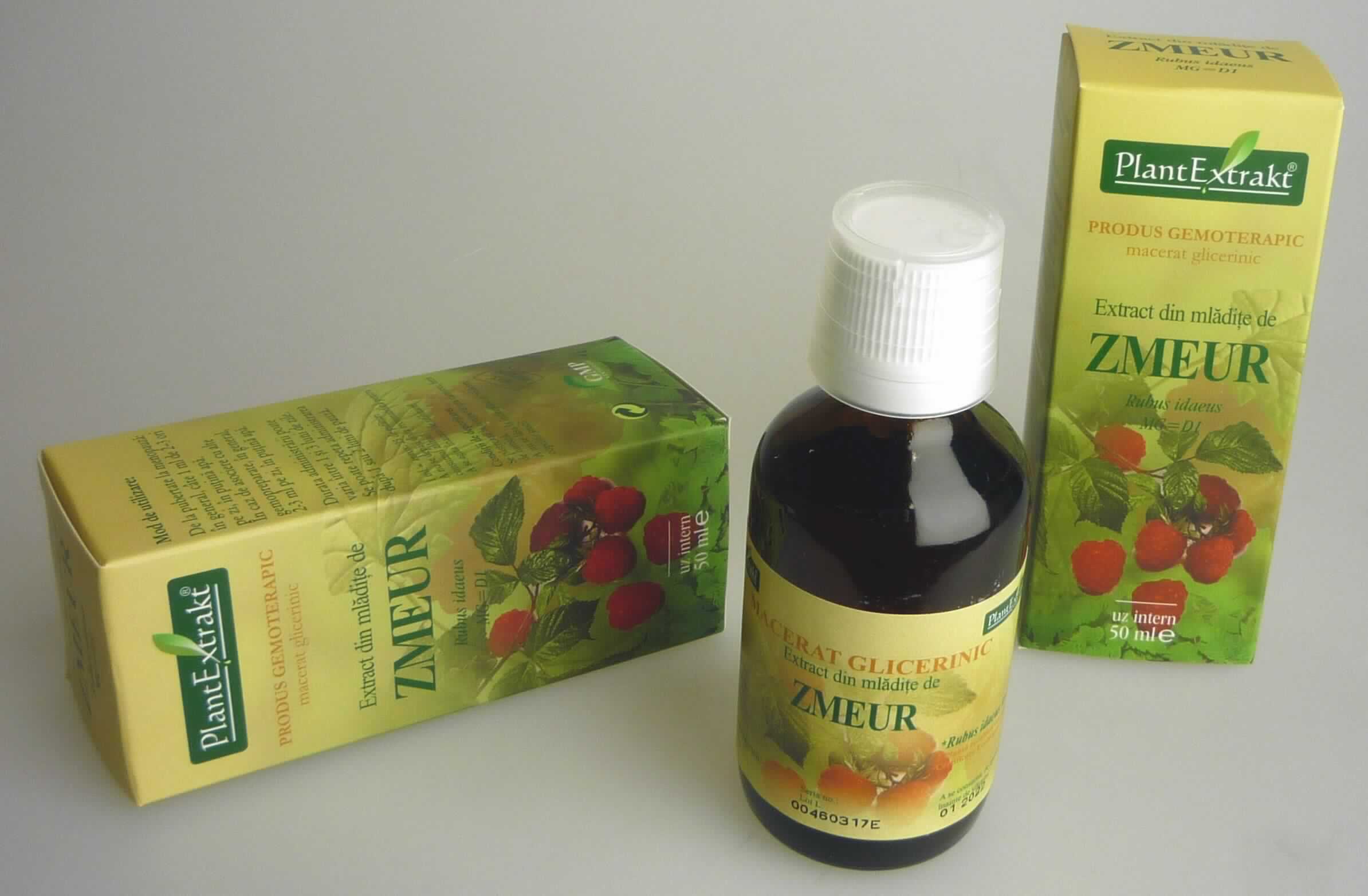 Alkoholhaltiger Pflanzenextrakt. 

Antragsangaben (als zutreffend unterstellt): Himbeer Sprosse-Extrakt; gemmotherapeutisches Produkt; Zusammensetzung: Glycerin-Mazerat von frischen Himbeersprossen; Alkoholgehalt: 18 %vol; Verwendungszweck: zur Unterstützung des hormonellen Gleichgewichts der weiblichen Geschlechtsorgane während der Pubertät und Menopause; Dosierungsanleitung: in der Regel 2-3 mal pro Tag 1 ml einnehmen.

Beschaffenheit der vorgelegten Warenprobe: gelbe, klare Flüssigkeit; Geschmack: alkoholisch, leicht süß, nach Pflanzenextrakt, unmittelbar trinkbar; Aufmachung: braune, etikettierte 50 ml-Glasflasche mit Schraubverschluss und aufgesetztem Dosierbecher, verpackt in einer mit Angaben in Rumänisch bedruckten Faltschachtel. 

Da die Ware nach den Angaben auf der Verpackung nicht zur Behandlung spezifischer Krankheiten, Leiden oder deren Symptome verwendet werden soll, kommt nach der ZAnm 1 zu Kapitel 30 eine Einreihung in die Position 3004 der KN nicht in Betracht.
Nach den Beschaffenheitsmerkmalen handelt es sich bei der Ware um eine für den menschlichen Genuss geeignete und bestimmte Flüssigkeit. Derartige Waren sind, auch wenn sie nur in geringen Mengen eingenommen werden sollen, als Getränk in das Kapitel 22 der KN einzureihen.

Anderes alkoholhaltiges Getränk, in Behältnissen mit einem Inhalt von 2 l oder weniger.