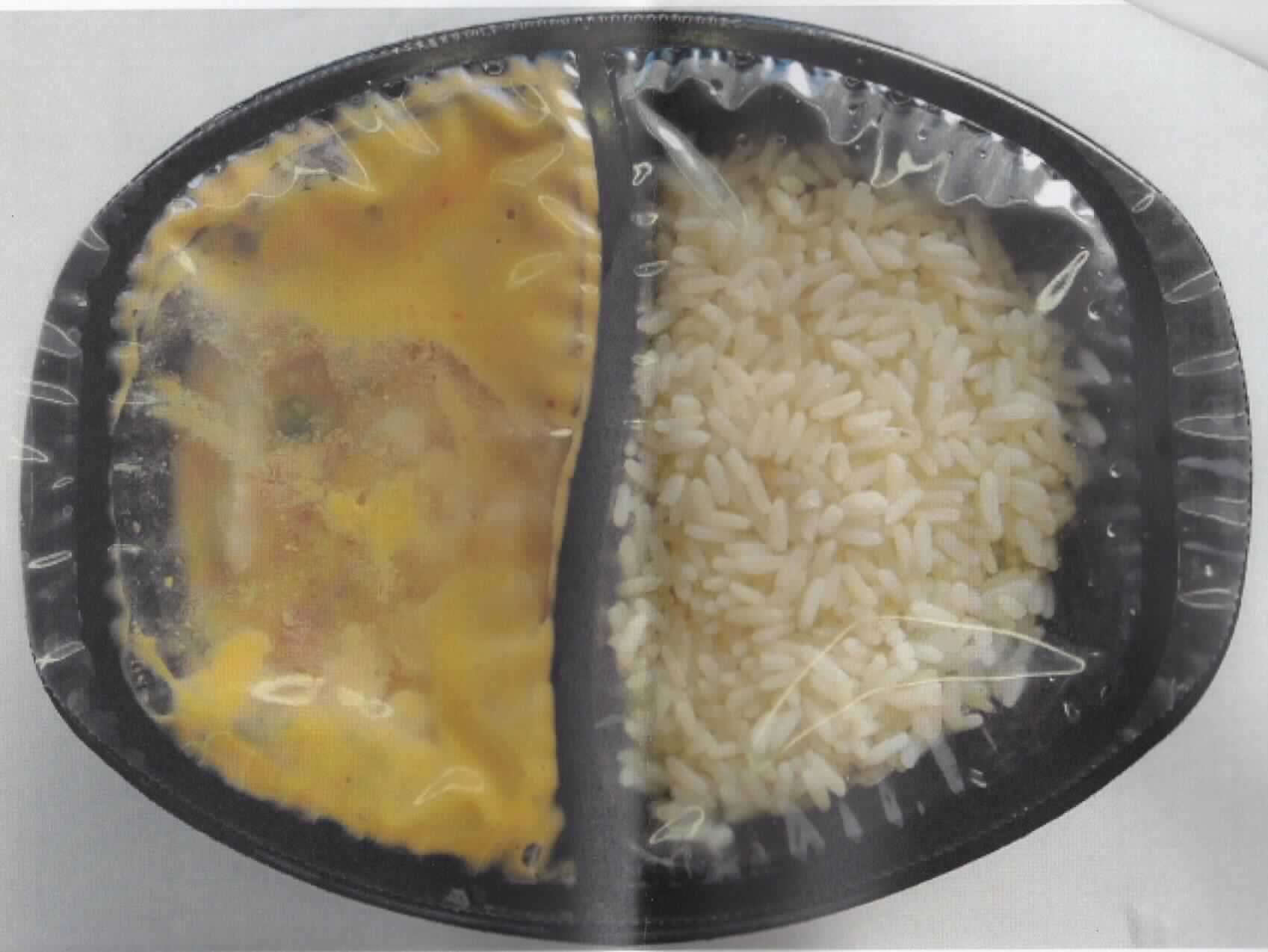 Reis mit Curry-Sauce; Fertiggericht

Antragsangaben: 
Red Thai Poulet Curry 350 g


Beschaffenheit des vorgelegten Warenmusters (nicht in der bei der Einfuhr vorhandenen Originalverpackung):
Tiefgekühlte, mit Kunststofffolie verschlossene Kunststoffwanne mit zwei vollständig voneinander abgetrennten 
Kammern, in einer befindet sich vorgekochter, leicht fettiger, beigefarbener Reis, in der anderen eine gelborange-
farbene, Geflügelfleischstreifen und Gemüsestücke enthaltende Currywürzsauce.

Reisanteil (gravimetrisch): ca. 149 g (entspricht 42 %)
Saucenanteil (gravimetrisch): ca. 205 g (entspricht 58 %)

Es liegt eine Warenzusammenstellung in Aufmachung für den Einzelverkauf vor, deren Charakter auf Grund der 
Bedeutung für das Fertiggericht durch den Reisanteil geprägt wird.

Kakao: nicht enthalten (gem. Stückliste)

Getreide in Form von Körnern, vorgekocht, anderweit weder genannt noch inbegriffen, auf der Grundlage von Reis