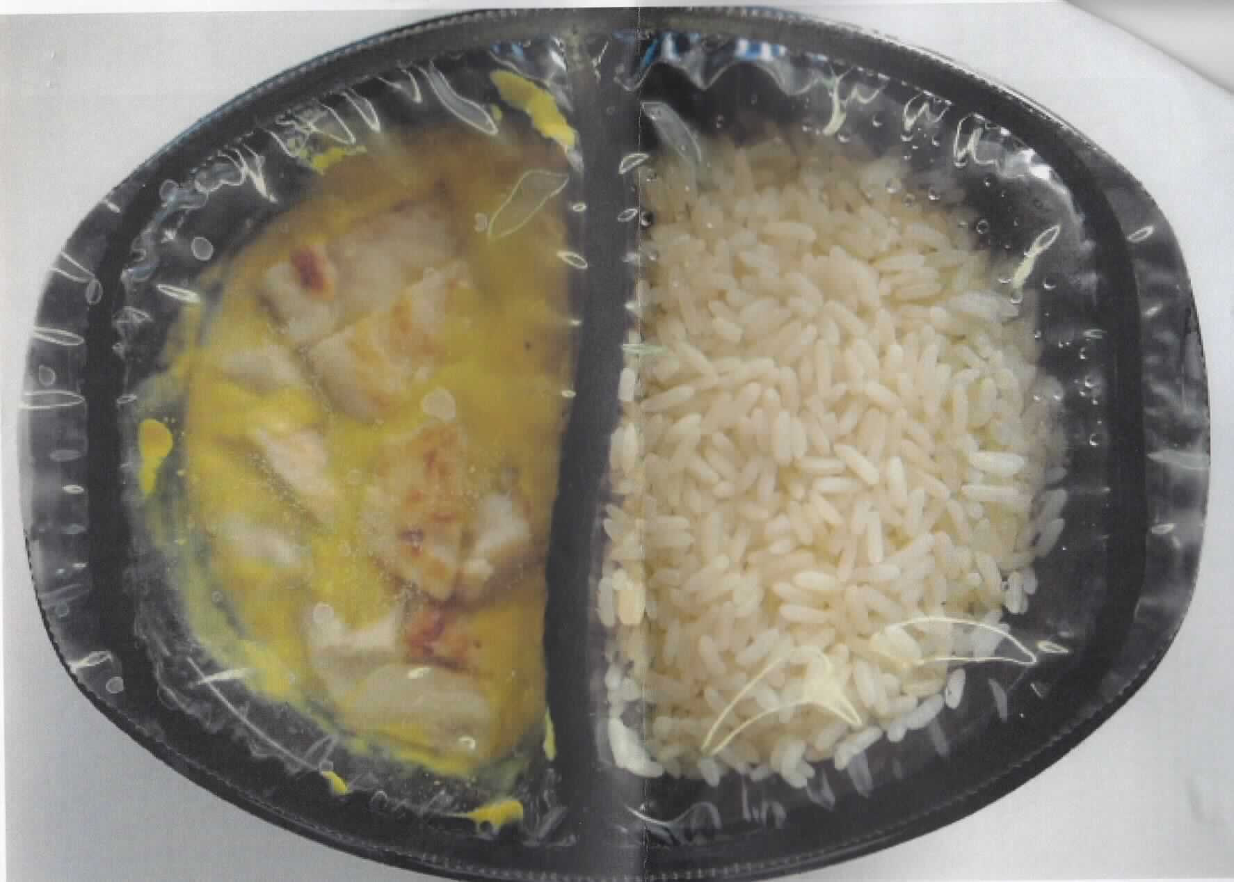 Reis mit Curry-Sauce; Fertiggericht

Antragsangaben: 
Riz Casimir 350 g



Beschaffenheit des vorgelegten Warenmusters (nicht in der bei der Einfuhr vorhandenen Originalverpackung):
Tiefgekühlte, mit Kunststofffolie verschlossene Kunststoffwanne mit zwei vollständig voneinander abgetrennten 
Kammern, in der einen befindet sich vorgekochter, leicht fettiger, beiger Reis, in der anderen eine gelborange-
farbene, Geflügelfleischstreifen und Fruchtstücke enthaltende Currywürzsauce.

Reisanteil (gravimetrisch): ca. 151 g (entspricht 42 %)
Saucenanteil (gravimetrisch): ca. 206 g (entspricht 58 %)

Es liegt eine Warenzusammenstellung in Aufmachung für den Einzelverkauf vor, deren Charakter auf Grund der 
Bedeutung für das Fertiggericht durch den Reisanteil geprägt wird.

Kakao: nicht enthalten (gem. Stückliste)

Getreide in Form von Körnern, vorgekocht, anderweit weder genannt noch inbegriffen, auf der Grundlage von Reis