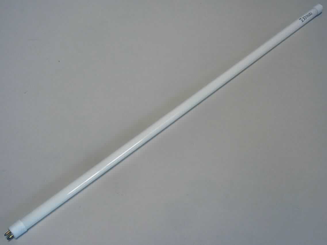 Leuchtstofflampe Art. Nr. 10-205
- T 4 Glühkathoden-Leuchtstoffröhre (Durchmesser 12,1 mm, Länge ca. 55 cm) 
  mit zwei G 5 - Lampensockeln,
- mit einem Lichtstrom von 470 lm, 
- für eine Spannung von 230 V bei einer Leistung von 20 W,
- zur Verwendung als Leuchtmittel.
(Abbildung s. Anlage)

"Elektrische Entladungslampe, Glühkathoden-Leuchtstofflampe, mit zwei Lampensockeln, 
 nicht für die elektrische Beleuchtung bestimmter Luftfahrzeuge; sog. Leuchtstoffröhre"