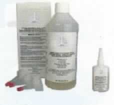 Angaben:
ColorBond / zbond 90; Flüssigkeit auf der Grundlage von 2-Methoxy-2-cyanoacrylat zum Aushärten und Verfeinern von Gipsmodellen, die mit einem 3D-Drucker hergestellt wurden. Die Werkstücke werden z.B. eingesprüht oder in die Flüssigkeit eingetaucht. Gebindegröße: Kunststoffflasche mit 57 g oder 454 g Nenninhalt.

Befund:
Chemische Erzeugnisse oder Zubereitungen, überwiegend aus organischen Bestandteilen bestehend, anderweit weder genannt noch inbegriffen, in flüssiger Form bei 20 °C, andere.
