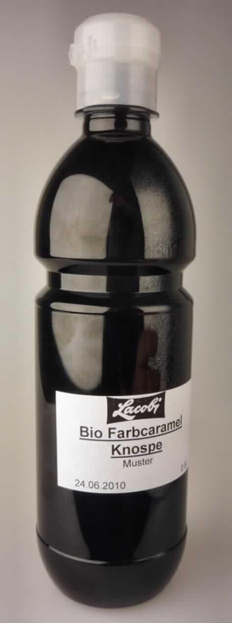 Farbcaramel Bio Knospe.

Bei der Ware handelt es sich um eine dunkel- bis schwarzbraune, dickflüssige, nach Karamell riechende Masse von bitterem Geschmack. Sie wird durch Reduktion unter Hitze und Zugabe von 22,5% Wasser hergestellt.

Die vom Antragsteller gemachten Angaben zur Warenzusammensetzung werden als zutreffend unterstellt.

Danach handelt es sich bei der Ware zolltariflich um karamelisierten Zucker, mit einem Gehalt an Saccharose, bezogen auf den Trockenstoff, von weniger als 50 GHT, nicht in Pulverform.