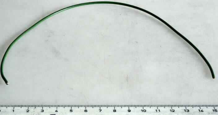 Isolierter elektrischer Draht, sog. "PVC-Verdrahtungsleitung LIYW (FLRY), Art.-Nr. 240-100-01, ohne Anschlussstücke, für eine maximale Betriebsspannung von 300 V, mit einem Durchmesser der Leitereinzeldrähte von 0,20 bis 0,25 mm, zur Innenverdrahtung von elektrischen Geräten und Fahrzeugen.

Die Ware ist als "isoliertes elektrisches Kabel, kein Wickeldraht, kein Koaxialkabel oder anderer koaxialer elektrischer Leiter, kein Zündkabelsatz oder anderer Kabelsatz von der für Beförderungsmittel verwendeten Art, für eine Spannung von weniger als 1.000 V, ohne Anschlussstücke, nicht von der für die Telekommunikation verwendeten Art, mit einem Durchmesser der Leitereinzeldrähte von nicht mehr als 0,51 mm, für eine Spannung von mehr als 80 V, aber weniger als 1.000 V" einzureihen.
