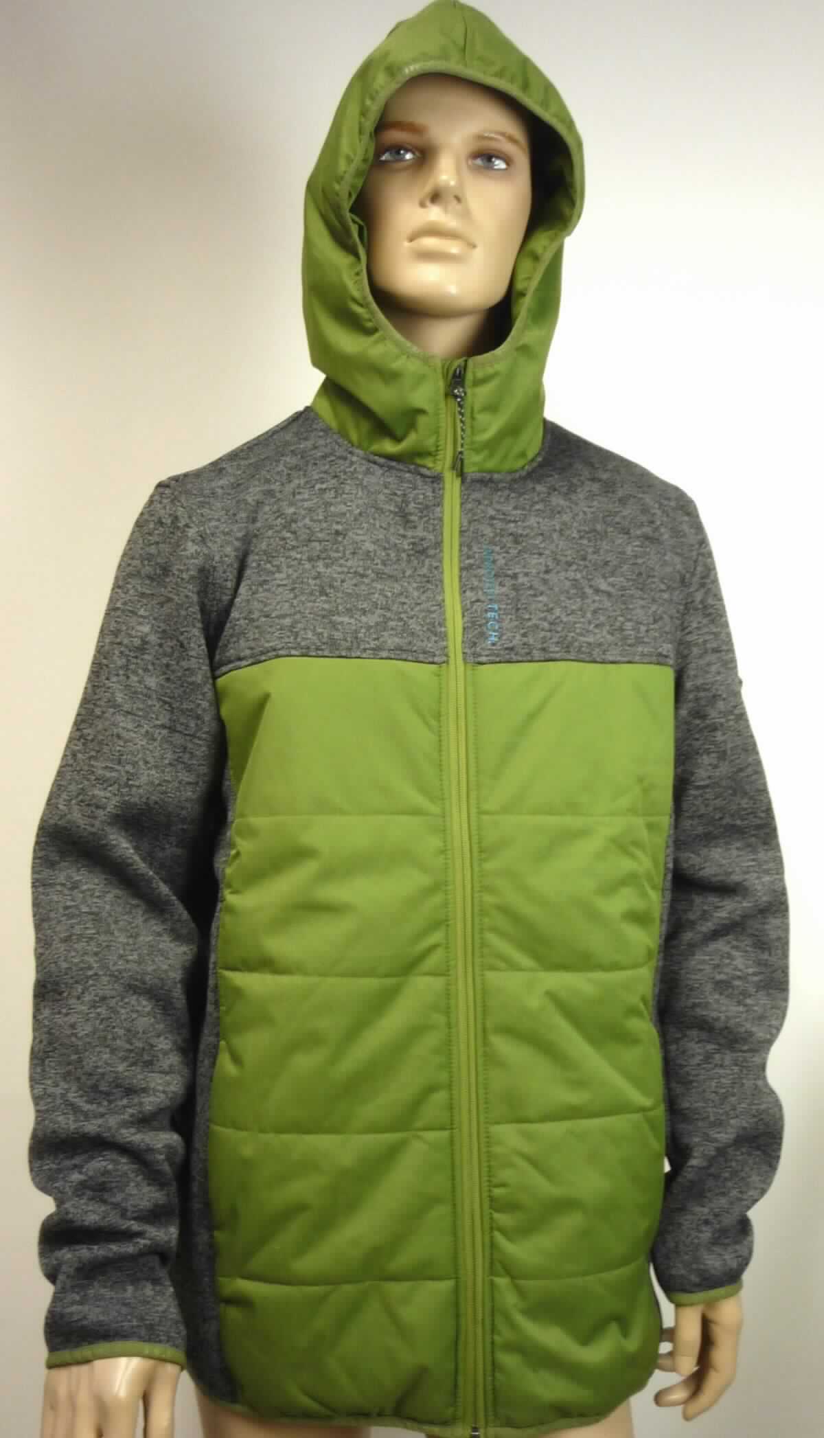 Blouson, sog. windjackenähnliches Kleidungsstück, Größe XL, Foto siehe Anlage,
- mit Ärmeln, Schulter- und Seitenteilen aus ca. 2,2 mm dicken, buntgewirkten, einseitig (Innenseite) gerauten 
  Gewirken (melierte Garne),
- mit einer Kapuze aus ca. 0,3 mm dicken, einfarbigen, auf der Innenseite mit geprägtem Kunststoff (kein 
  Zellkunststoff) überzogenen Geweben der Position 5903; zusätzlich mit einem Futter ausgestattet,
- mit einem Vorder- und Rückenteil aus laut Antrag vor dem Zuschneiden durch Steppen abgeteilten, zweilagigen 
  Verbunderzeugnis der Position 5811; mit einer Außenlage aus den oben genannten Geweben und einer Innenlage 
  aus Wattierungsstoff,
- alle Flächenerzeugnisse aus laut Antrag 100 % Polyester (synthetische Chemiefasern),
- teilweise gefüttert,
- über den Schritt reichend (Rückenlänge: ca. 76 cm),
- mit einer angesetzten Kapuze,
- vorn mit einer durchgehenden Öffnung mit einem bis an den Kapuzenrand reichenden Reißverschluss, mit einer
  kurzen Überlappung von rechts über links (Frauenkleidung),
- mit langen Ärmeln, die über den unteren Rand des Kleidungsstücks hinausreichen,
- vorn mit zwei eingesetzten Taschen mit Reißverschluss unterhalb der Taille,
- an den Ärmelenden und am unteren Rand mit einem schmalen Band aus Geweben eingefasst und leicht verengt,
- erfüllt die Merkmale zur Einreihung als Blouson, somit kein windjackenähnliches Kleidungsstück,
- insbesondere im Hinblick auf den Umfang sind die Gewirke des Kapitels 60 gegenüber dem Verbunderzeugnis 
  der Position 5811 und den Geweben der Position 5903 charakterbestimmend.

"Blouson, aus Gewirken, für Frauen, aus Chemiefasern"