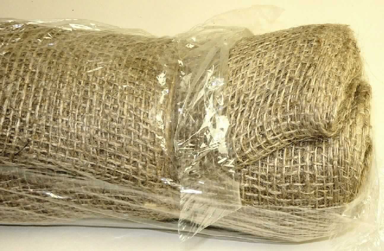 Gewebe, sog. Winterschutz Jutegewebe natur, Foto siehe Anlage,
- in einem Polybeutel mit bedrucktem Pappeinleger verpackt,
- als Meterware; lt. Antrag mit einer Länge von 5 m und einer Breite von 105 cm,
- lt. Antrag aus Jute,
- roh,
- dient lt. Antrag zum Schutz von Pflanzen im Winter.

"Gewebe aus Jute, roh, mit einer Breite von weniger als 150 cm"