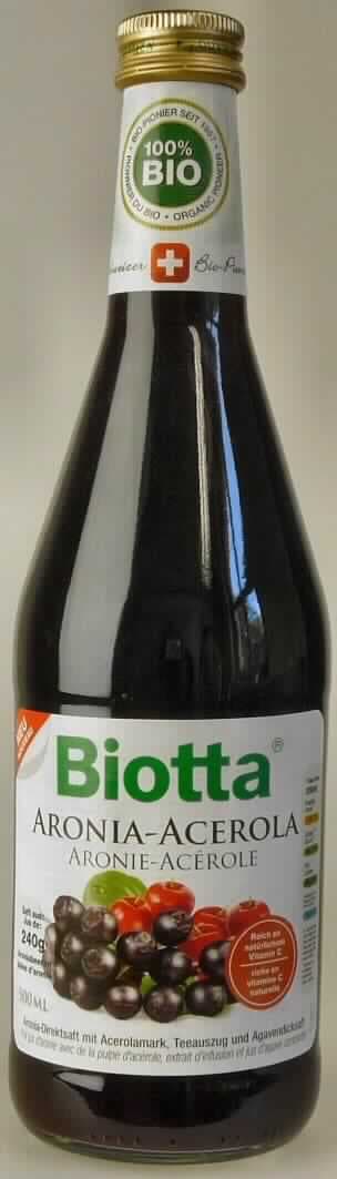 Fruchtsaft mit Zusatz von Teeauszug.

Antragsangaben (als zutreffend unterstellt): Aronia-Direktsaft mit Acerolamark, Teeauszug und Agavendicksaft; Zusammensetzung:  Weissteeauszug (1 g/l; 48 %), Aroniasaft (35 %), Agavendicksaft (13 %), Acerolamark (4 %).

Beschaffenheit des vorgelegten Warenmusters: dunkelrote, leicht trübe Flüssigkeit, sehr süß, leicht säuerlich und fruchtig und etwas adstringierend schmeckend. Aufmachung: etikettierte, 0,5 l-Glasflasche mit Schraubverschluss.
Alkohol (gemäß Angaben): nicht enthalten. Erzeugnisse bzw. Fette aus Erzeugnissen der Positionen 0401 bis 0404 (gemäß Angaben): nicht enthalten. Saccharose oder Invertzucker (gemäß Angaben): enthalten.

Die Ware weist die Beschaffenheitsmerkmale eines mit Wasser verdünnten Fruchtsafts auf. Sie ist daher der Codenummer 2202 9010 11 zuzuordnen.

Anderes nichtalkoholhaltiges Getränk, keine Erzeugnisse der Positionen 0401 bis 0404 und keine Fette aus Erzeugnissen der Positionen 0401 bis 0404 enthaltend, Zucker enthaltend (Saccharose oder Invertzucker), Fruchtsaft mit Wasser verdünnt.