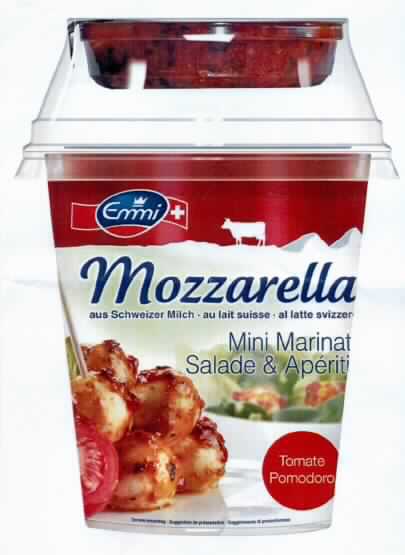 Mozzarellakugeln in Lake mit Marinade, Warenzusammenstellung

Vorgelegt wurden eine Produktspezifikation und zwei Kunststoffbecher mit bunt bedruckter Papp-
banderole, verschlossen mit Aludeckel, gefüllt mit Lake und kleinen, weißen Mozzarellakugeln 
(Durchmesser ca. 2-2,5 cm, Abtropfgewicht 200 g) mit milchigem und mildem Geschmack. In 
einem aufgesetzten, klarsichtigen, gewölbten Kunststoffdeckel befindet sich eine kleine, runden 
Plastikwanne, verschlossen mit Aludeckel und gefüllt mit einer öligen, orangeroten, mit Kräutern 
durchsetzten Marinade (30 g). 

Fettgehalt (gem. Antragangaben): weniger als 40 GHT


Nicht gereifter Käse, mit einem Fettgehalt von 40 GHT oder weniger
