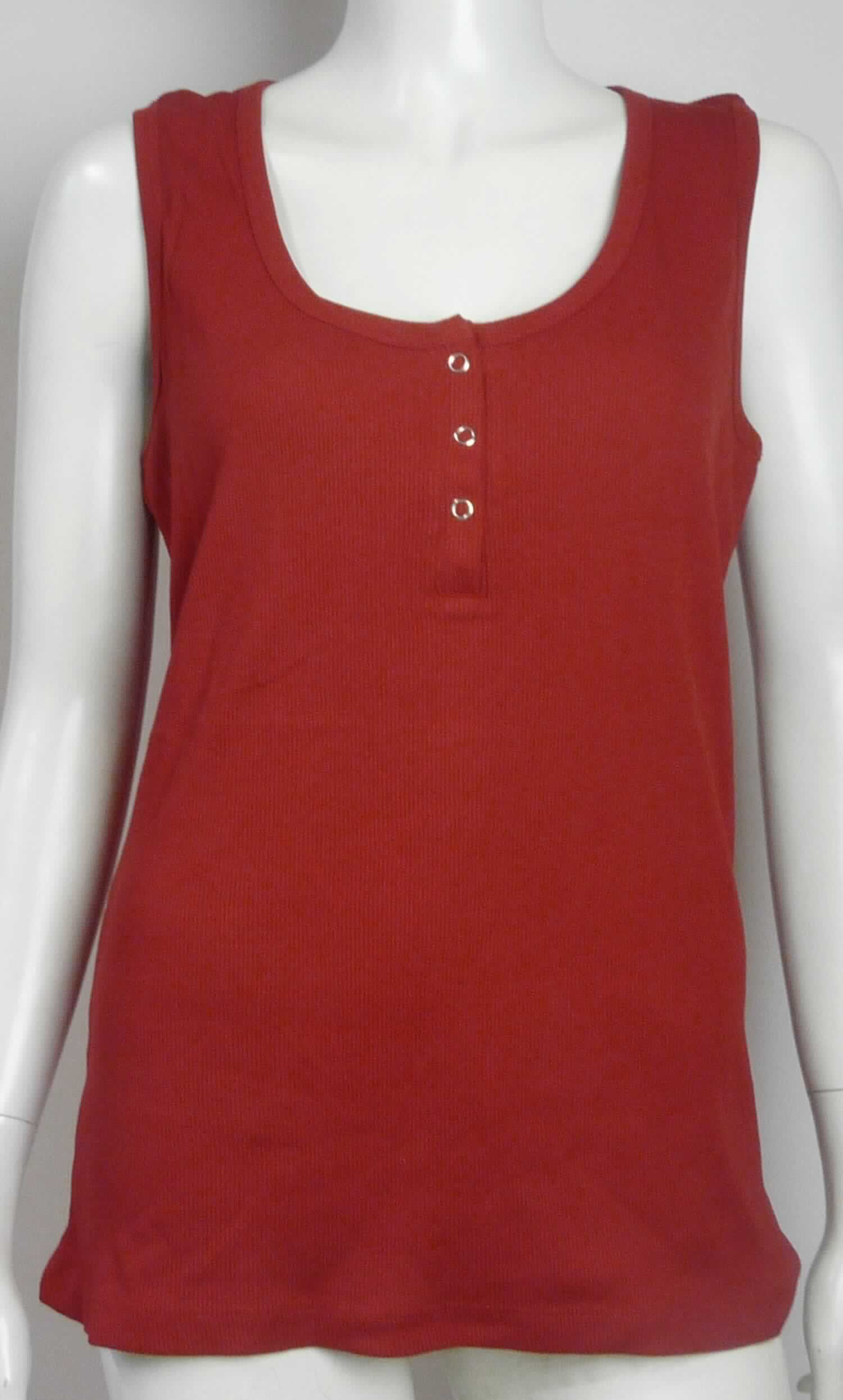 Bluse, sog. Women`s Racerback Top, Art. 1046 / 1046F, Größe XL, Foto siehe Anlage,
- lt. Antrag in einem Polybeutel verpackt,
- aus ca. 0,5 mm dicken, einfarbigen, gerippt gewirkten Gewirken aus laut Antrag 100 % Baumwolle; mit mehr als 
  10 Maschen je linearen Zentimeter in jeder Richtung,
- über die Taille reichend (Rückenlänge: ca. 64 cm),
- mit einem runden Halsausschnitt,
- vorn mit einer bis etwa zur Brustmitte reichenden Öffnung mit Druckknopfverschluss von rechts über links
  (Frauenkleidung)
- ohne Ärmel,
- am unteren Rand gesäumt.

"Bluse, aus Gewirken, für Frauen, aus Baumwolle"