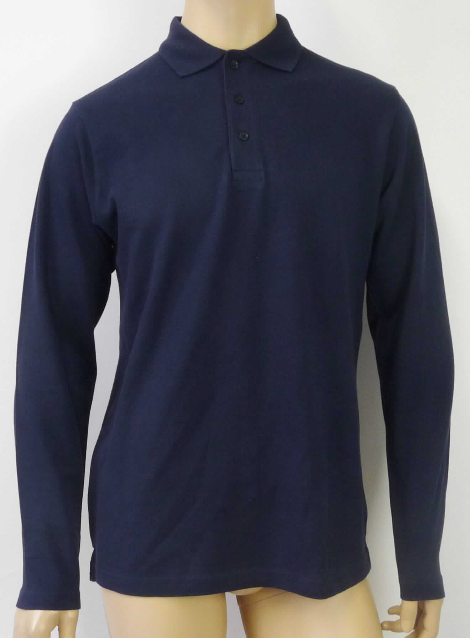 Hemd, sog. Men's Polo, Art. 4600 / 4600F, Größe S, Foto siehe Anlage,
- laut Antrag mit fünf Stück je Verpackungseinheit im Polybeutel verpackt,
- aus ca. 0,8 mm dicken, einfarbigen Gewirken aus laut Antrag 100 % Baumwolle; mit durchschnittlich 10 oder 
  mehr Maschen je linearen Zentimeter in jeder Richtung,
- über die Taille reichend (Rückenlänge: ca. 70 cm),
- mit einem Umlegekragen,
- vorn mit einer nicht durchgehenden Öffnung mit Knopfverschluss von links über rechts (Männerkleidung),
- mit langen Ärmeln,
- am unteren Rand durch Umschlagen und Festnähen gesäumt.

"Hemd, aus Gewirken, für Männer, aus Baumwolle"