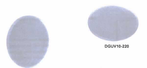 UV Fused Silica Diffusor, runder Diffusor aus Quarzglas, Durchmesser 12,5 mm, 1,5 mm dick, auf einer der beiden Oberflächen mit einer Inconel-Beschichtung versehen, die eine Fläche mit einem Durchmesser von 11,5 mm abdeckt. Die Beschichtung weist eine optische Dichte mit einem Wert von zwei auf, was einer Transmission von 1% entspricht. Die zweite Oberfläche ist rau gefertigt. 
Der Diffusor erzeugt ein gaussförmiges Intensitätsprofil eines auf ihn treffenden Lichtstrahls. Die Transmission für Wellenlängen unterhalb von 350nm ist sehr hoch, die von Lasern bei 193 nm hervorgerufene Fluoreszenz tritt nahezu nicht auf. Durch eine spezielle Poliertechnik wird eine deutlich höhere Homogenität im Vergleich zu sandgestrahlten Diffusoren erreicht.
Zur äußeren Form siehe Abbildung in Anlage.

Die Ware wird als "optisches Element, nicht aus optisch nicht bearbeitetem Glas, anderes als in Unterposition (HS) 9001 10 bis 9001 50 genannt, anderes als in TARIC-Code 9001 9000 10 bis 9001 9000 85 genannt" eingereiht.