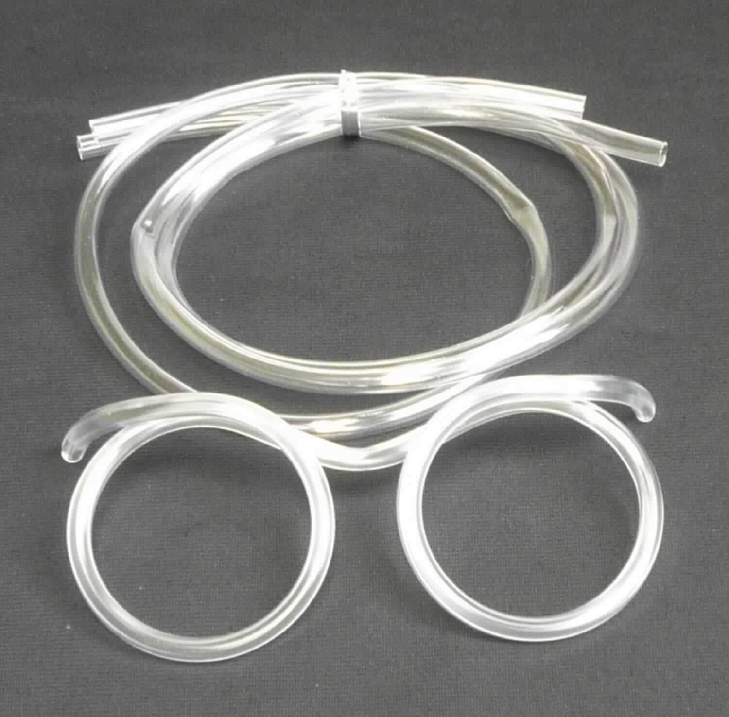 Angaben des Antragstellers:
Trinkbrille aus Kunststoff

Untersuchungsergebnisse an einem Warenmuster:
Transparente Kunststoffbrille, bestehend aus einem gebogenen Rohr mit sechseckigem Querschnitt. Die Brille ist in einer Verkaufsverpackung aufgemacht. Es befinden sich zwei weitere transparente Kunststoffschläuche in der Verpackung, die an die Brille angeschlossen werden können. Die Brille und die Schläuche bestehen im Wesentlichen aus Polyvinylchlorid.

Befund:
Es liegen nicht biegsame Rohre im Sinne der Unterposition 3917 2310 vor.