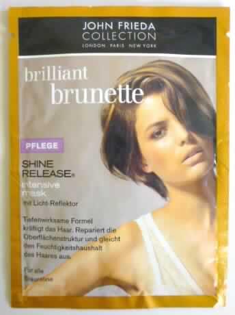 Haarbehandlungsmittel

Bei dem als "Brilliant Brunette Shine Release" bezeichneten Produkt handelt es sich um eine weiße, angenehm duftende Lotion in einem Folienbeutel (Inhalt 25 ml) mit Angaben zu den Inhaltsstoffen und zur Anwendung.
Die Lotion soll auf das feuchte Haar aufgetragen werden und zur Pflege und Kräftigung von besonders trockenem, porösem Haar dienen.
Das Produkt soll als Probepackung in Zeitschriften eingefügt werden.

Im Sinne des Zolltarifs handelt es sich um ein anderes zubereitetes Haarbehandlungsmittel.