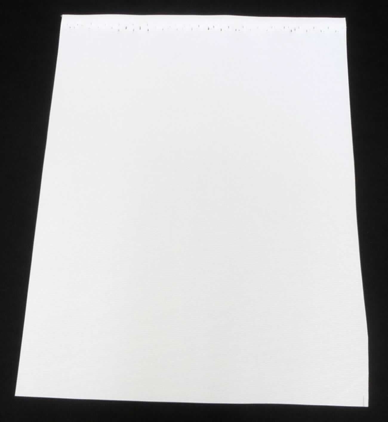 Kettengewirke, sog. 2- barriges Kettengewirke, Foto siehe Anlage,
- als Meterware, mit einer Breite von laut Antrag 100 cm,
- mit einer Dicke von ca. 0,4 mm, laut Antrag aus 100 % Polyester (synthetische Chemiefasern); das Gewirke 
  soll laut Antrag mit Polyurethan (= Kunststoff) beschichtet sein, ein Bestreichen oder Überziehen mit Kunststoff 
  ist mit bloßem Auge jedoch nicht wahrnehmbar (keine Meterware der Position 5903),
- ohne Elastomergarne oder Kautschukfäden,
- ohne Flor- oder Schlingenoberfläche,
- gebleicht (weiß, optisch aufgehellt).

"Kettengewirke, anderes als in den Positionen 6001 bis 6004 genannte, aus synthetischen Chemiefasern, 
  anderes als in der Unterposition 6005 35 genannte, gebleicht"