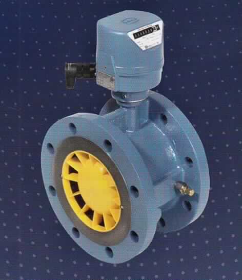 Turbinenradgaszähler, "TRZ 03-K", im Wesentlichen bestehend aus einem Gehäuse aus unedlem Metall mit zylindrischer Grundform mit beidseitigem Flanschanschluss oder in Monoflanschausführung, einem Strömungsgleichrichter, einem mechanischen Messwerk (Messmethode mit Turbinenrad), einer Ölpumpe sowie zwei Hochfrequenzimpulsgebern. Auf dieses Gehäuse ist ein mechanisches Rollenzählwerk in einem zylindrischen Gehäuse montiert, welches über eine Magnetkupplung mit dem Messwerk verbunden ist. Je nach Ausführung haben die Messgeräte eine Länge von 150 bis 900 mm und einem Durchmesser von 50 bis 600 mm. Sie dienen der Ermittlung des Gasvolumens in Kubikmetern.
Die Ware wird als "Gaszähler" eingereiht.

Abbildung: siehe Anlage