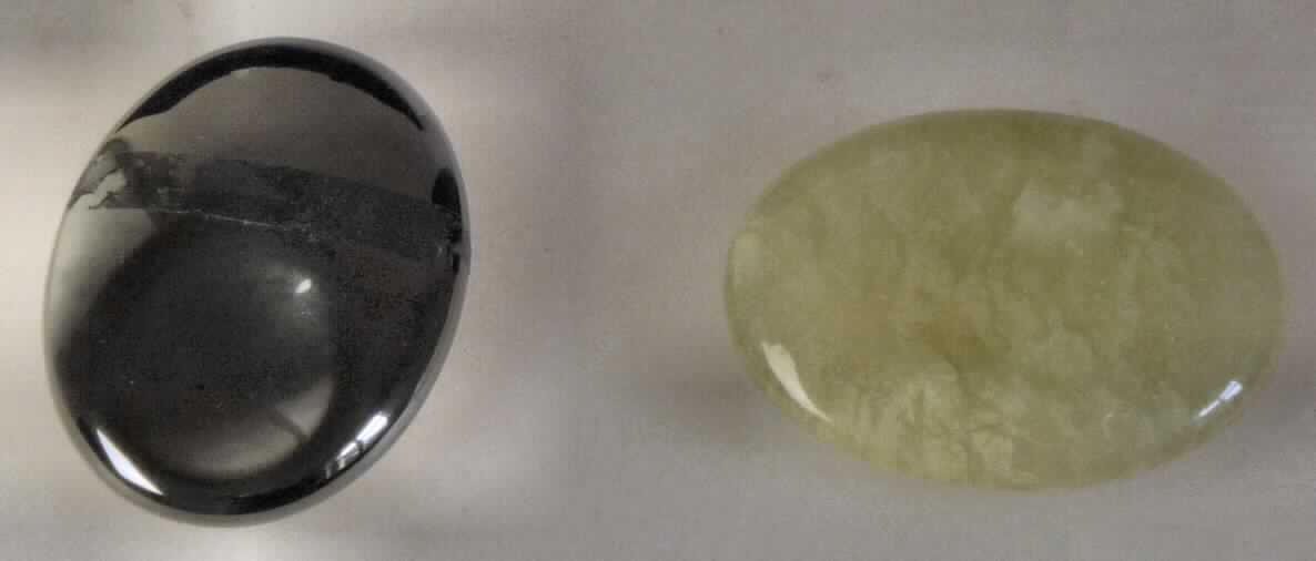 Es handelt sich um ovale Schmucksteine [Türkis, klarer Quarz (Bergkristall), Karneol, Hämatit, Tigerauge, Amethyst, Rosenquarz, Aventurin, roter Jaspis, Sodalith, gelbe Jade, neue Jade, blauer Achat, Rhodonit und Onyx] mit geschliffener und polierter Oberfläche. Die Erzeugnisse weisen einseitig eine Vertiefung für den Daumen auf und werden als sog. Handschmeichler verwendet. Die Erzeugnisse besitzen die zur Verwendung als Schmuckwaren oder zu ähnlichen Zwecken erforderliche Qualität und sind auf einem mit produktbezogenen Informationen bedruckten Pappreiter aufgemacht.
maximale Abmessungen: etwa 40 x 30 x 9 mm (L x B x H)
- Antragstellerangaben -

Abbildung siehe Anlage.

Derartige Erzeugnisse gehören als "andere Waren aus natürlichen Edelsteinen oder Schmucksteinen" zur Codenummer 7116 2080 00 0 der Elektronischen Zolltarifs.
