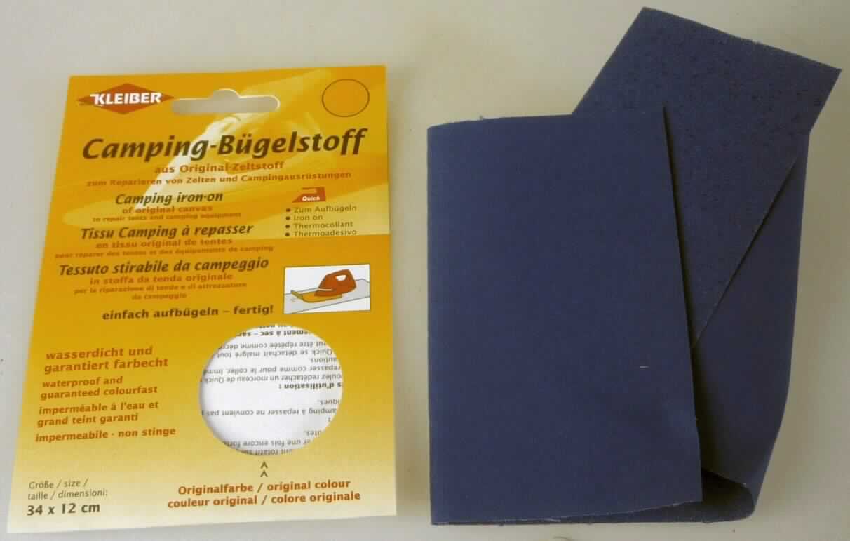 Gewebe, sog. Camping-Bügelstoff, Foto siehe Anlage,
- auf einem Pappetikett aufgebracht und in einem Polybeutel verpackt,
- rechteckig; lt. Antrag in den Abmessungen von 34 cm x 12 cm,
- an den Längskanten lediglich geschnitten (ohne Webkanten, daher kein Band der Position 5806),
- laut Untersuchungsergebnis:
-- aus einem bedruckten Gewebe aus Baumwolle in Leinwandbindung,
-- mit einem Quadratmetergewicht von 250 g,
-- nicht auf Handwebstühlen hergestellt,
-- nicht nach dem Batik-Verfahren handbedruckt,
- einseitig im Rotationsschablonendruckverfahren mit sog. Schmelzkleberpunkten bestrichen, das Bestreichen mit 
  Kunststoff ist jedoch mit bloßen Auge nicht wahrnehmbar (damit keine Meterware der Position 5903),
- wird laut Antrag zum Reparieren von Zelten und Campingausrüstung verwendet.

"Gewebe aus Baumwolle, mit einem Anteil an Baumwolle von mehr als 85 GHT, mit einem Quadratmetergewicht 
 von mehr als 200 g, bedruckt, in Leinwandbindung, nicht auf Handwebstühlen hergestellt, nicht nach dem Batik-
 Verfahren handbedruckt"