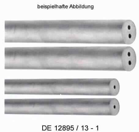 Es handelt sich um zylindrische (Länge: 330 mm; Durchmesser: 2 - 25 mm) und quaderförmige (maximale Abmessungen: etwa 14,7 x 24,1 x 110 mm) Erzeugnisse aus gesintertem Hartmetall mit Wolframcarbid als keramischem Bestandteil und Cobalt als Bindemittel. Die Waren dienen zur Herstellung von auswechselbaren Werkzeugen zur Verwendung in spanabhebenden Maschinen der Metallverarbeitung. Hierfür bedarf es der weiteren Bearbeitung der Erzeugnisse, die u. a. noch mit Schneidkanten versehen werden.
- Antragstellerangaben - 

Abbildung siehe Anlage.

Derartige Erzeugnisse gehören als "andere Waren aus Cermets" zum TARIC-Code 8113 0090 90.