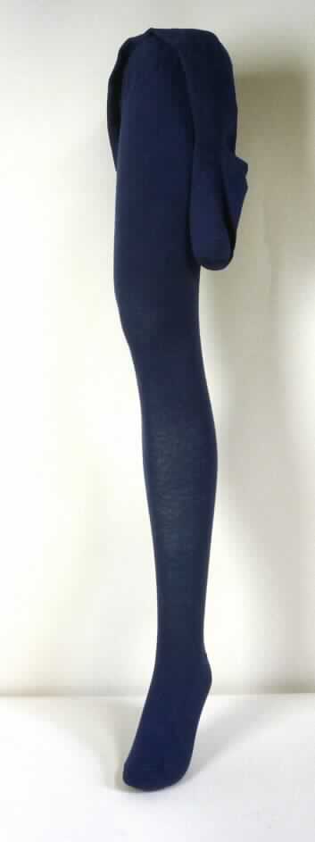 Strumpfhose (Art-Nr. 133-046), in Erwachsenengröße "One Size", Foto siehe Anlage,
- aus 1,1 mm dicken, einfarbigen Gewirken aus laut Antrag 92% Baumwolle und 8% Spandex
  (synthetische Chemiefasern),
- in der Taille abschließend; mit einem elastischen Bund,
- im Strumpfbereich nahtlos gewirkt; mit Fußteil mit ausgearbeiteter Ferse.

"Strumpfhose, aus Gewirken, andere als solche mit degressiver Kompression, aus Baumwolle"