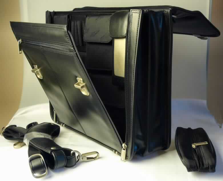 Aktentasche, sog. Notebooktasche, Foto siehe Anlage,
- mit einer Außenseite aus Leder,
- in den Abmessungen: ca. 38 cm (Breite) x 12 cm (Tiefe) x 32 cm (Höhe), 
- mit einem Bügeltragegriff,
- mit einem abnehmbaren, verstellbaren Schultertragegurt,
- an der Rückseite mit einem offenen Einsteckfach,
- mit einer Überschlagklappe mit zwei Schnappverschlüssen aus unedlem Metall,
- innen mit zwei Hauptfächern, 
-- mit einem vorderen Fach, welches mittels zweier seitlicher Reißverschlüsse 
   aufklappbar ist und einem hinteren, gepolsterten Fach (dient der Aufnahme 
   z.B. eines Notebooks),
-- mit verschiedenen, herausnehmbaren Innenfächern, die mit Klettverschlussstreifen
   in den beiden Hauptfächern befestigt sind,
- ohne Hinweise auf Handarbeit.

"Aktentasche, mit Außenseite aus Leder, nicht handgearbeitet"