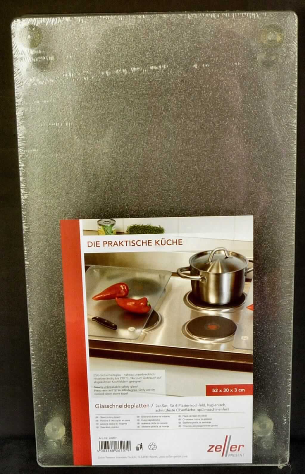 Glaswaren zur Verwendung bei Tisch oder in der Küche, sog. Glasschneideplatten (2er-Set), Art. 26207,
Foto siehe Anlage,
- rechteckige Platten mit geschliffenen Kanten und abgerundeten Ecken,
- aus vorgespanntem Glas (laut Produktbeileger: ESG-Sicherheitsglas),
- an der Oberseite uneben gearbeitet,
- an der Unterseite mit vier Stellfüßen aus Kunststoff versehen,
- mit den Abmessungen von ca. 52 x 30 cm,
- zur Verwendung auf Plattenkochfelder als Unterlage beim Schneiden bzw. als Ablagefläche,
- zwei Platten sind mit einem sog. Produktbeileger in einer Folie eingeschweißt gemeinsam verpackt.

"Glasware zur Verwendung bei Tisch oder in der Küche, aus vorgespanntem Glas"
