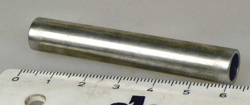 Aluminiumrohr

Bei der Ware handelt es sich um einen Abschnitt eines Rohres aus der Aluminiumlegierung AlMg2Mn0,8 mit der Herstellung als nahtlos gezogenes Al-Rohr "weich". Die Rohrlänge ist unterschiedlich, jedoch länger als 25 mm, der Außendurchmesser beträgt 10 mm mit einer Wanddicke von 1,25 mm. Die Rohre werden als Komponenten für Klimaanlagen verwendet.

Zolltariflich handelt es sich um ein anderes Rohr aus einer Aluminiumlegierung.