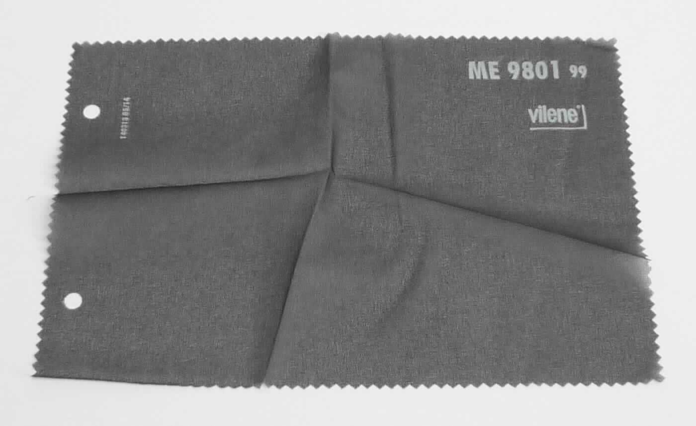 Gewebe, sog. Einlagenstoff für die Textilindustrie, Art. ME 9801 Farbe 99 - schwarz, Foto siehe Anlage,
- als Meterware; laut Antrag mit einer Breite von 150 cm,
- aus ungezwirnten, nicht hochfesten Garnen aus synthetischen Filamenten (laut Antrag: 100 % Polyamid),
- mit Schmelzklebepunkten bedruckt.

"Gewebe aus Garnen aus synthetischen Filamenten, anderes als in den Unterpositionen 5407 10 bis 5407 30 
 genannte, mit einem Anteil an Filamenten aus Polyamiden von mehr als 85 GHT, bedruckt"