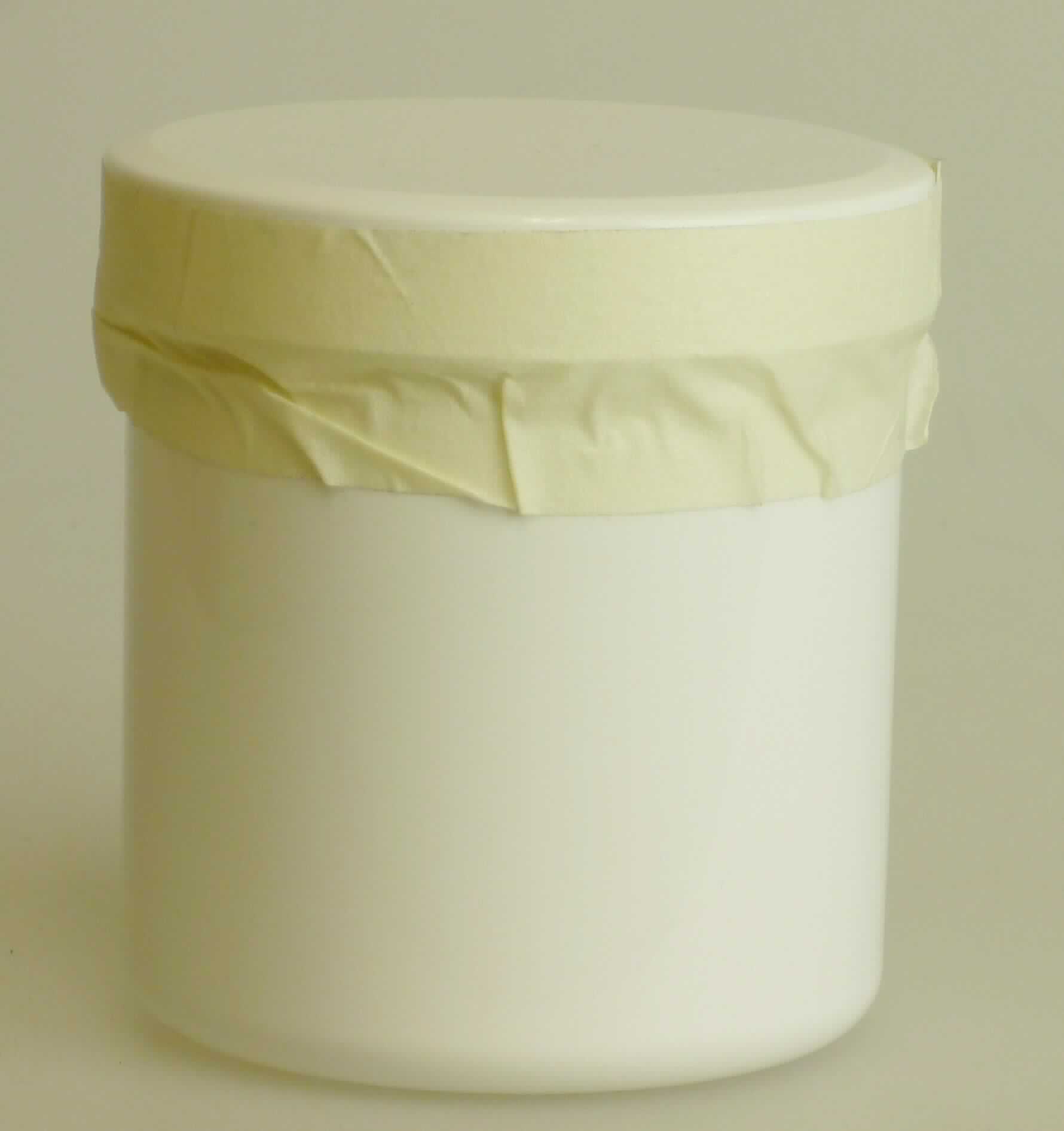 Angaben:
Min-U-Gel FG: Tonmineral (Walkerde, Fuller-Erde). Das Tonmineral wird abgebaut, gemahlen und gegebenenfalls hydratisiert. Verwendungszweck: rheologisches Additiv bei dispersionsgebundenen pastösen Spachtelmassen.

Warenbeschaffenheit:
Cremefarbenes, feines Pulver.

Befund:
anderer Ton und Lehm
