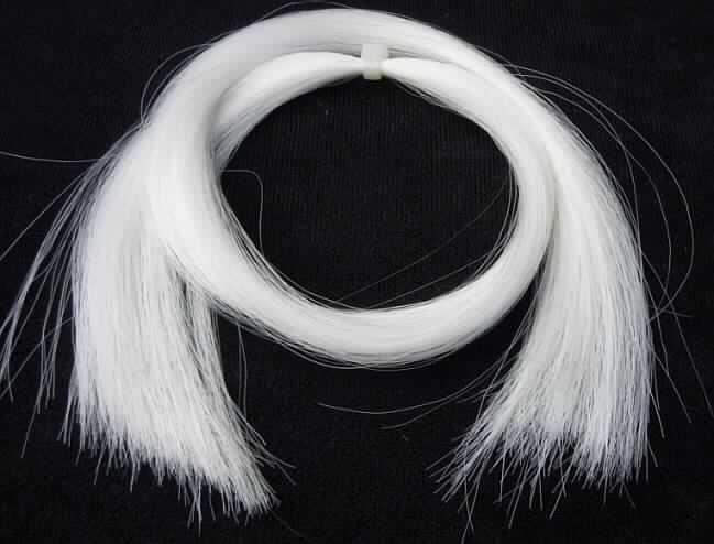 Synthetische Monofile, sog. Synthetikhaar RE Hair,
- als Meterware, laut Antrag sog. Endlos-Strangware (in Strängen mit einer Schnur 
  zusammen gebunden),
- mit einem Durchmesser von unter 1 mm,
- mit einem Titer von mehr als 67 dtex,
- laut Antrag aus 100 % Polyamid,
- kein Elastomer,
- keine Ware der Position 6703, da noch nicht für die Herstellung von Perücken und
  ähnlichen Waren zugerichtet.

"Synthetische Monofile von mehr als 67 dtex und einem größten Durchmesser von weniger
  als 1 mm, aus Polyamid, andere als in den Unterpositionen 5404 1900 20 bis 
  5404 1900 50 genannte"