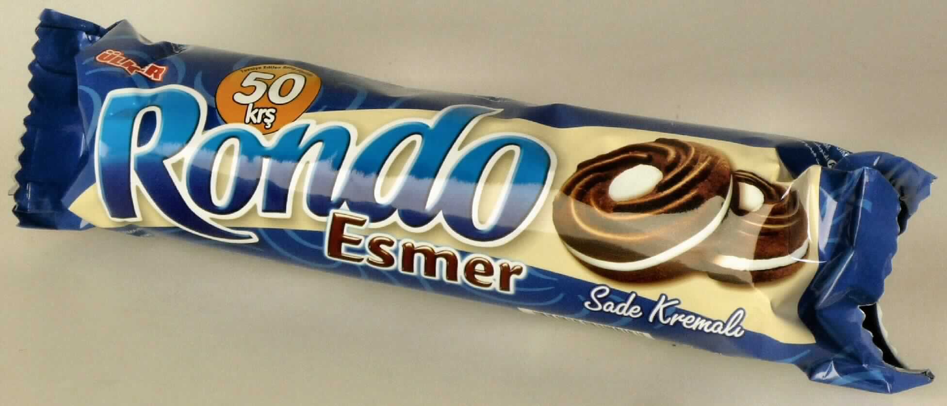Kakaohaltige Doppelkekse mit Cremefüllung

Antragsangaben:
129-1 Ülker Rondo Kakao Doppelkekse mit Cremefüllung 75 g

Milchfett 0,03 - 0,04 %
Milchprotein 0,4 - 0,5 %
Stärke/Glucose 32 - 34 %
Zucker 23 - 25 %

Beschreibung der vorgelegten Warenprobe:
Bunt bedruckte Kunststoffschlauchfolienbeutel mit Angaben zum Produkt (Kakao-Doppelkekse mit Creme-
füllung) und zu den Zutaten (Weizenmehl, 25 % Cremefüllung (Zucker, pflanzliches Fett, Maisstärke, Milch-
pulver, Emulgator, Aroma), pflanzliches Fett, Zucker, 4,7 % Kakaopulver, Fructosesirup, Glucosesirup, Milch-
pulver, Salz, Backtriebmittel, Aroma); darin runde, dunkelbraune, spiralförmig gemusterte Doppelkekse (Durch-messer ca. 4 cm) mit einer weißen Cremefüllung; Geschmack nach kakaohaltigem Mürbegebäck und Vanille-fettcreme, süß. 

Wassergehalt im Keksanteil*: 12 GHT oder weniger
Fettgehalt im Keksanteil*: 35 GHT oder weniger 
Stärke/Glucose**: 25 bis weniger als 50 GHT
Saccharose/Invertzucker/Isoglucose***: 5 bis weniger als 30 GHT
Milchfett****: weniger als 1,5 GHT
Milchprotein****: weniger als 2,5 GHT

*: abgeleitet aus den Antragsangaben
**: festgestellt gemäß VO (EG) 900/2008, VO (EU) 118/2010 
***: festgestellt gemäß VO (EG) 900/2008
****: Antragsangaben

Backware, auch kakaohaltig, Kekse gesüßt, ohne kakaohaltigen Überzug, mit einem Gehalt an Milchfett 
von weniger als 8 GHT, Doppelkekse mit Füllung