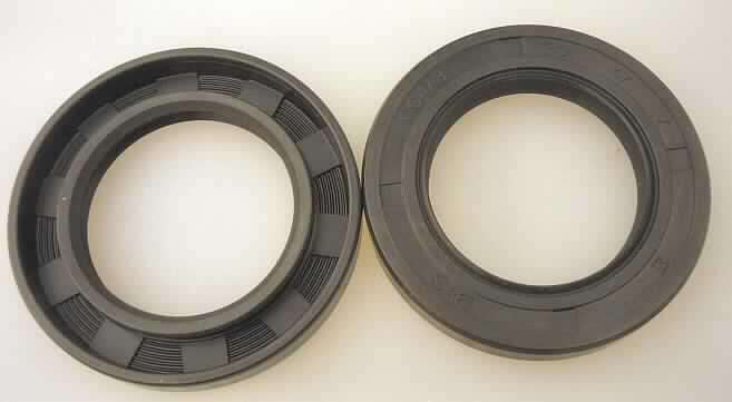 Radialwellendichtring, sog. Simmerring, aus einem Kautschukstützring (Material nach Angaben der Antragstellers: Nitrile Butadiene Rubber) mit nach innen wirkender Dichtlippe und einem eingelassenen Spiralfederring zum radialen Andrücken der Dichtlippe (Abbildung siehe Anlage), mit den Abmessungen: Außendurchmesser ca. 47 mm, Innendurchmesser ca. 30 mm, Stärke ca. 7 mm, zum Abdichten von Kolben.

Das Erzeugnis ist als "Mechanische Dichtung" einzureihen.