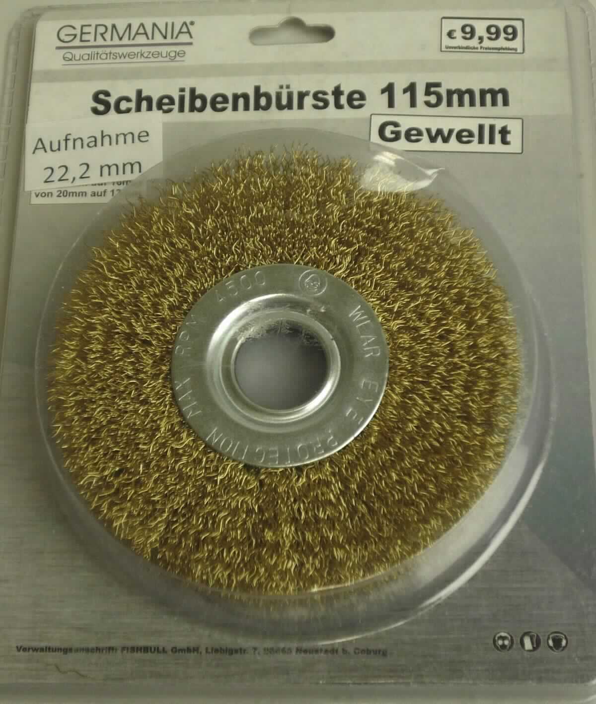 Bei der als "Scheibenbürste" bezeichneten Ware handelt es sich um einen scheibenförmigen Bürstenaufsatz mit einem Durchmesser von ca. 115 mm und einer Breite von ca. 20 mm. Der Bürstenaufsatz besitzt eine Fassung aus Metall sowie seitlich angebrachtes Einzugsmaterial aus gewelltem, mit Messing beschichtetem Draht und ist mittig mit einem Loch (Aufnahme ca. 22,2 mm Durchmesser) zum Einsetzen auf Maschinen versehen.
Das Erzeugnis wird z. B. als Bürste für großflächige Schleifarbeiten (beispielsweise zum Entrosten auf Metallen) eingesetzt.

Die in einer Blisterverpackung aufgemachte Ware ist als "andere Bürsten als von den Unterpositionen (KN) 9603 10 bis 9603 40 erfasst, die Teile von Maschinen, Apparaten oder Fahrzeugen sind" einzureihen.