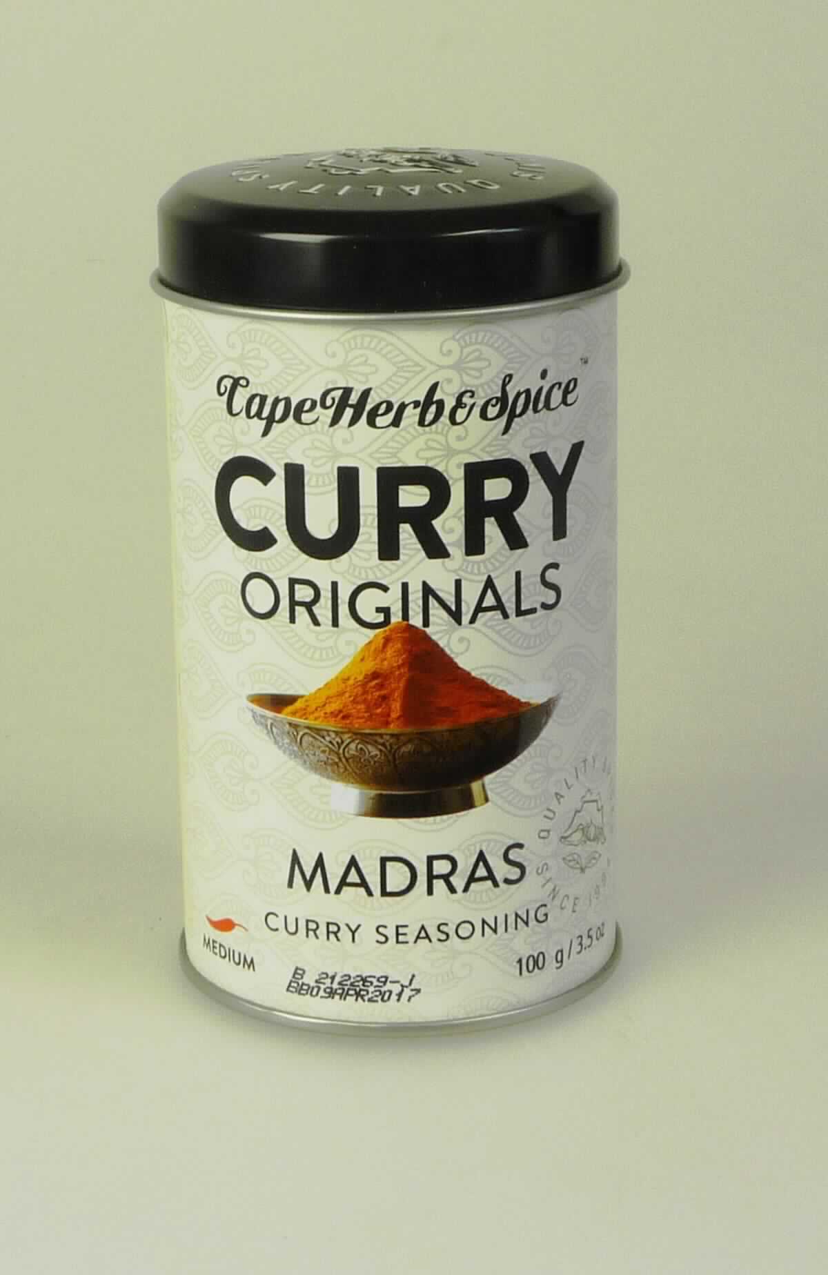 Nach den Antragsangaben und der vorliegenden Warenprobe handelt es sich um eine sogenannte Gewürzzubereitung mit der Bezeichnung "Cape Herb & Spice Curry Madras". Sie besteht aus Chili und Paprika der Position 0904, Kreuzkümmel, Koriander und Fenchelfrüchten der Position 0909 sowie Kurkuma und Ingwer der Position 0910, die mit Knoblauchflocken, Sellerie und Meersalz vermischt sind. Die Mischung besteht aus überwiegend gemahlenen Bestandteilen, die mit ganzen Samen bzw. Früchten durchsetzt sind.

Danach handelt es sich um eine Mischung im Sinne der Anmerkung 1 b) zu Kapitel 9, die andere Stoffe enthält. Aufgrund der Gewichtsanteile wird der Charakter der Ware durch die Gewürze bestimmt.

Die Gewürzmischung ist in Dosen mit einem Gewicht von 100 g verpackt.

Zolltarifrechtlich handelt es sich um eine "Mischung im Sinne der Anmerkung 1 b) zu Kapitel 9, kein Curry, gemahlen oder sonst zerkleinert".