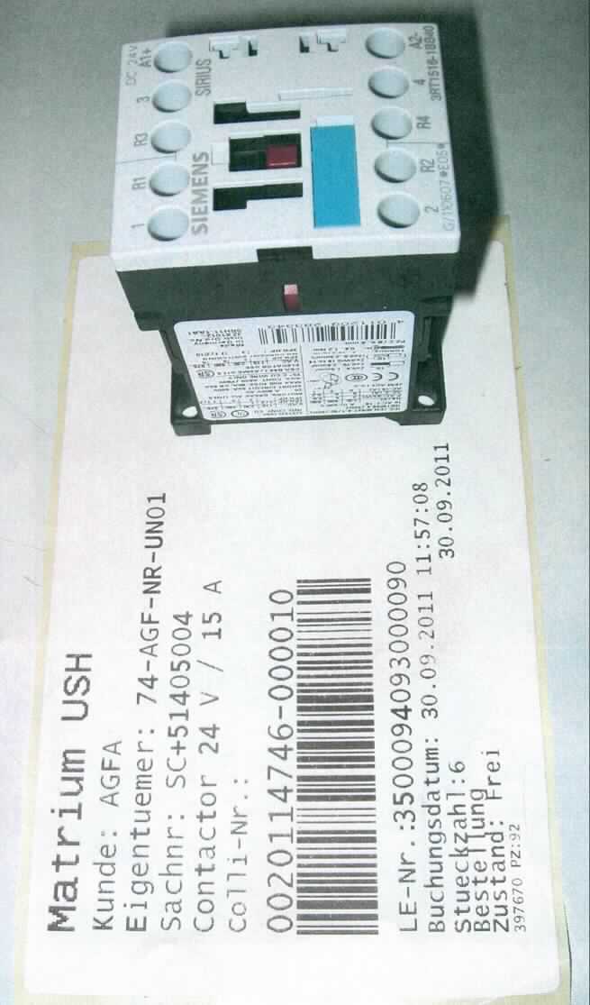 Schütz (Contactor),
- in einem Kunststoffgehäuse mit mehreren Anschlüssen,
- für eine Spannung von 24 V und eine Stromstärke von 15 A,
- zum elektromagnetischen Schalten (z.B. von Trafos eines Generators, nicht Gegenstand dieser vZTA).

Die Ware wird als "elektrisches Gerät zum Schließen und  Unterbrechen von elektrischen Stromkreisen, Relais, für eine Spannung von 60 V oder weniger, für eine Stromstärke von mehr als 2 A, nicht für bestimmte Luftfahrzeuge, keine Ware des TARIC-Codes 8536 4190 30 0" eingereiht.

Anlage: 1 Abbildung