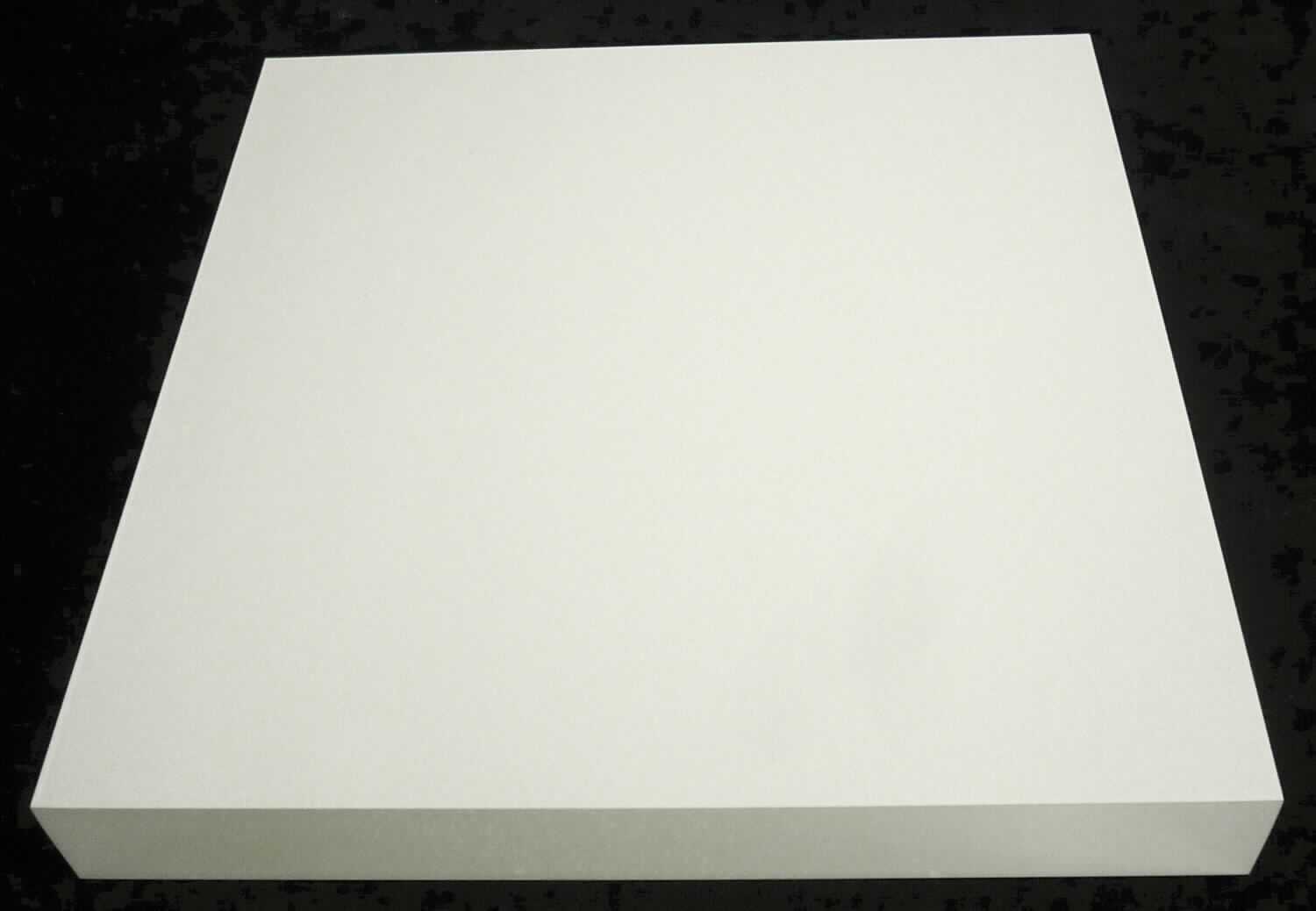 Angaben des Antragstellers:
Acrylglas-Aufsteller mit den Abmessungen 152 x 152 x 20 mm
Die Platte kann rückseitig bedruckt werden.

Feststellungen an einem Warenmuster:
Es wurde ein glasklarer, rechteckiger Block aus Polymethylmethacrylat mit einer weißen Beschichtung auf der Rückseite vorgelegt. Die Platte ist nicht weiter bearbeitet. Auf der Vorderseite ist die Platte mit einer Schutzfolie versehen.

Befund:
Es liegt eine Platte aus Polymethylmethacrylat im Sinne der Unterposition (KN) 3920 5100 vor.