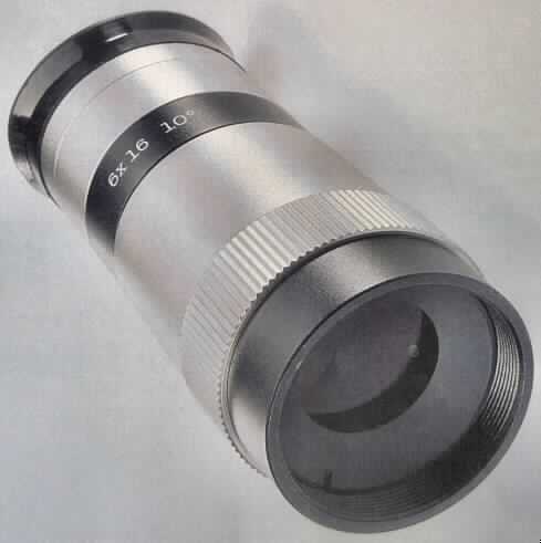 Handfernrohr (Monokular 6 x 16), im Wesentlichen bestehend aus einem 79 g schweren und 7,4 x 3,4 cm (L x D) großen Fernrohr mit einem Objektivdurchmesser von 16 mm, einem Sehwinkel von 10 ° und einer sechsfachen Vergrößerung (Abbildung siehe Anlage).

Die Ware wird als "Fernrohr, kein Fernglas" eingereiht.