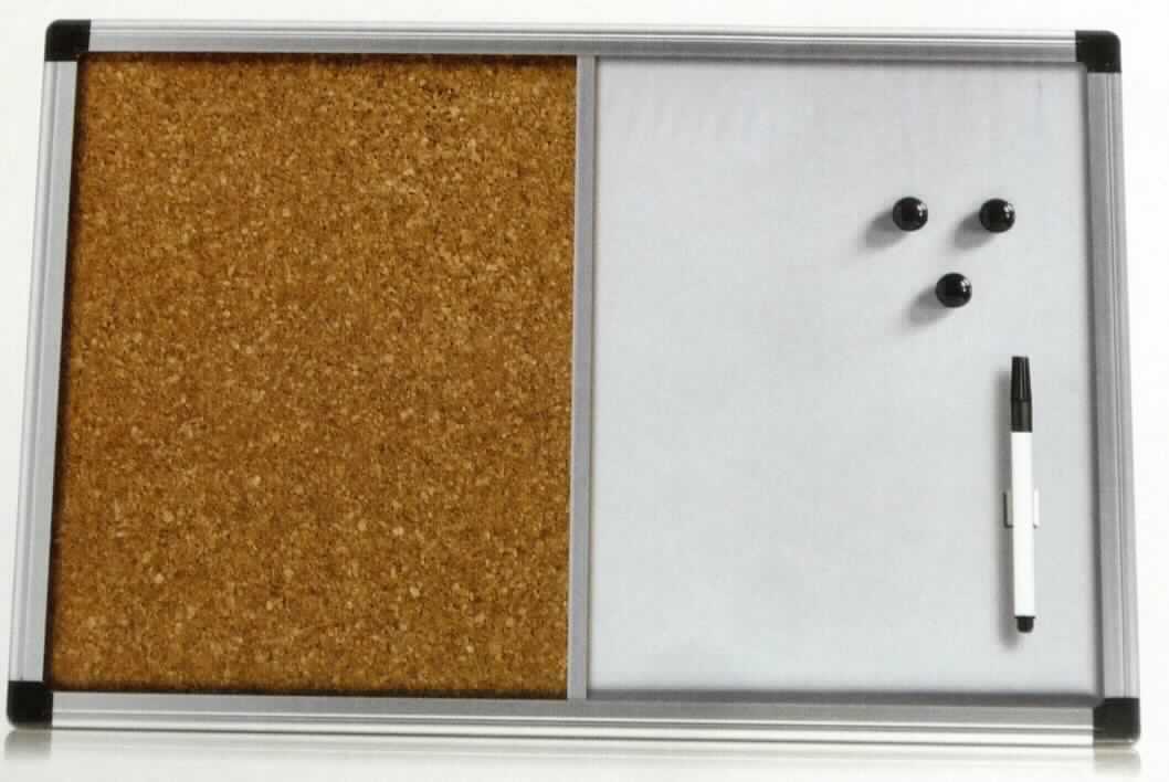 Es handelt sich um eine Warenzusammenstellung in Aufmachung für den Einzelverkauf, bestehend aus:
- einer zusammengesetzten Ware in Gestalt eines ca. 60 x 45 cm großen Pin-Boardes, auf der Vorderseite bestehend je zur Hälfte aus einer Korkplatte und einer beschreibbaren Magnettafel aus Stahlblech, die auf einer Holzfaserplatte mit Kunststofffolie als Unterlage befestigt und von einem Aluminiumrahmen umgeben sind (charakterbestimmender Bestandteil der Warenzusammenstellung aufgrund der Bedeutung für die Verwendung),
- 3 kleinen, runden Magneten,
- einem Faserstift mit Kunststoffhalterung,
- 6 Pinnwandsteckern,
- einer Utensilienablage und
- Befestigungsmaterial.

Die Ware ist sowohl auf der Seite der Magnettafel zum Beschreiben mit dem beiliegenden Faserstift sowie auf der Seite mit der Korkplatte zum Anpinnen von Notizzetteln geeignet. Da die Schreib- bzw. die Presskorkfläche die gleiche Größe aufweisen, ist ein charakterbestimmender Bestandteil nicht ermittelbar. Das Erzeugnis ist somit in die zuletzt in Betracht kommende Position einzureihen.

Die gemeinsam mit einer Pflegeanleitung in einer Kunststofffolie verschweißte Warenzusammenstellung ist als "Tafel zum Schreiben, auch gerahmt" einzureihen.