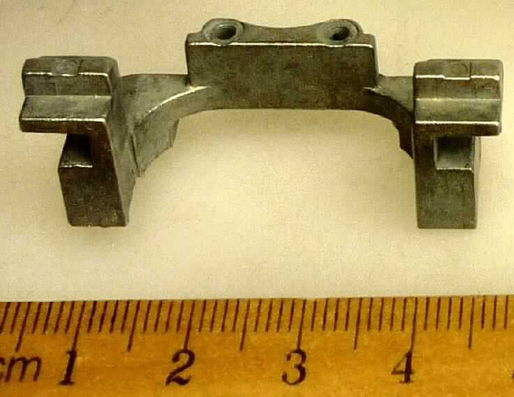 Es handelt sich um nahezu u-förmige Erzeugnisse (L x B: etwa 4,3 cm x 1,2 cm) aus Zinkdruckguss, die mit für ihre Verwendung spezifischen Ausformungen und Lochungen ausgestattet sind und an einer Seite halbkreisförmig gearbeitet sind.
Die Erzeugnisse werden als sogenannte Magnetkern- Führrhungsstücke für elektronische Tresorschlösser (nicht Gegenstand der vZTA) verwendet.
-Antragstellerangaben-

Abbildung siehe Anlage.

Derartige Erzeugnisse gehören als "Teile aus unedlen Metallen für Schlösser (elektrisch) aus unedlen Metallen" zur Codenummer 8301 6000 00 0 des Zolltarifs.