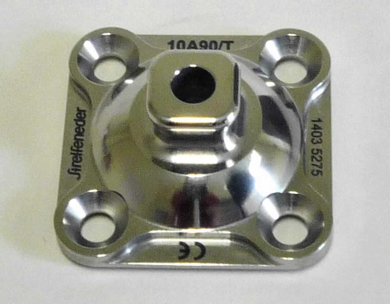Sog. Schaftadapter mit Justierkern, Art.-Nr. 10A90/T, bestehend aus einer speziell geformten, ca. 50 g schweren, ca. 52 x 52 mm großen, quadratischen Vorrichtung mit abgerundeten Ecken aus Titan und einem halbkreisförmigen Aufbau mit konischem Vierkant mit Bohrung (Justierkern und Justierbohrung mit einem Durchmesser von 8,5 mm), zur individuellen Anpassung.
Äußere Form: siehe Abbildung in der Anlage.
Der Schaftadapter ist zum direkten Anschluss an verschiedene Strukturteile (Modularteile bzw. Schaftansätze, sämtlich nicht Gegenstand dieser Auskunft) vorgesehen.

Die Ware, welche in einer Kunststofftüte verpackt ist, wird als "Teil, erkennbar hauptsächlich für ein künstliches Körperteil für Menschen (Beinprothese), nicht von den Unterpositionen (KN) 9021 2110 bis 9021 3910 erfasst" eingereiht.