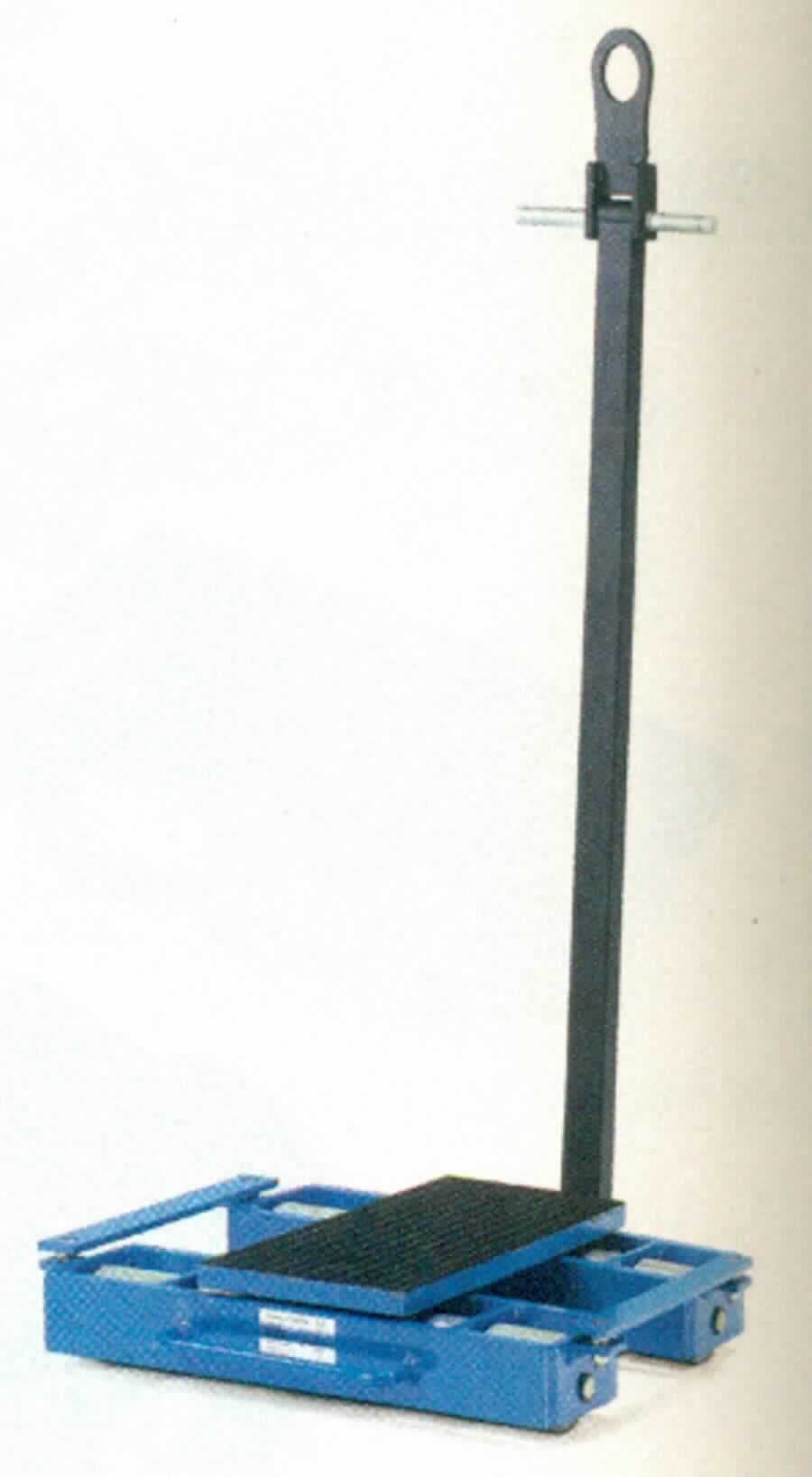 Lenkbares Fahrwerk, Artikelnummer: 6958, Foto siehe Anlage,
- in Form eines zweiachsigen Fahrwerks:
- - mit den Abmessungen von ca. 640 mm x 566 mm x 115 mm,
- - beide Achsen befinden sich in einer stabilen Stahl-/Schweißkonstruktion und nehmen jeweils 
    4 Rollen auf; mit Handgriffen,
- - die Achsen sind seitlich mit zwei Streben sowie mittig mit einer Tragplatte
    (Abmessung ca. 400 mm x 220 mm) mit rutschhemmender Gummiauflage verbunden,
- - mit einer Zug- bzw. Schleppstange mit Handgriff und Anhängeöse (Kupplung)
- dient dem Transport von Gütern mit einem Gesamtgewicht von bis zu 12.000 kg,
- zum Anhängen an ein Zugfahrzeug bestimmt, somit keine Ware der Unterposition 8716 8000.

"Anhänger (Fahrwerk), anderer Anhänger zum Befördern von Gütern, ohne Tankaufbau, nicht zum Befördern von Waren mit starker Radioaktivität bestimmt, neu, kein Sattelanhänger"